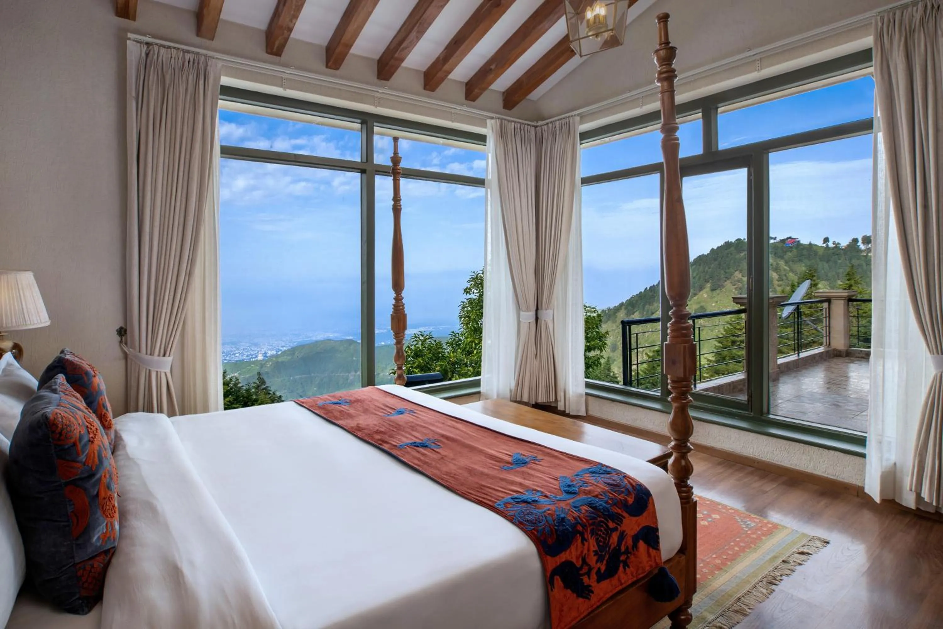 Bedroom, Bed in Larisa Resort, Mussoorie