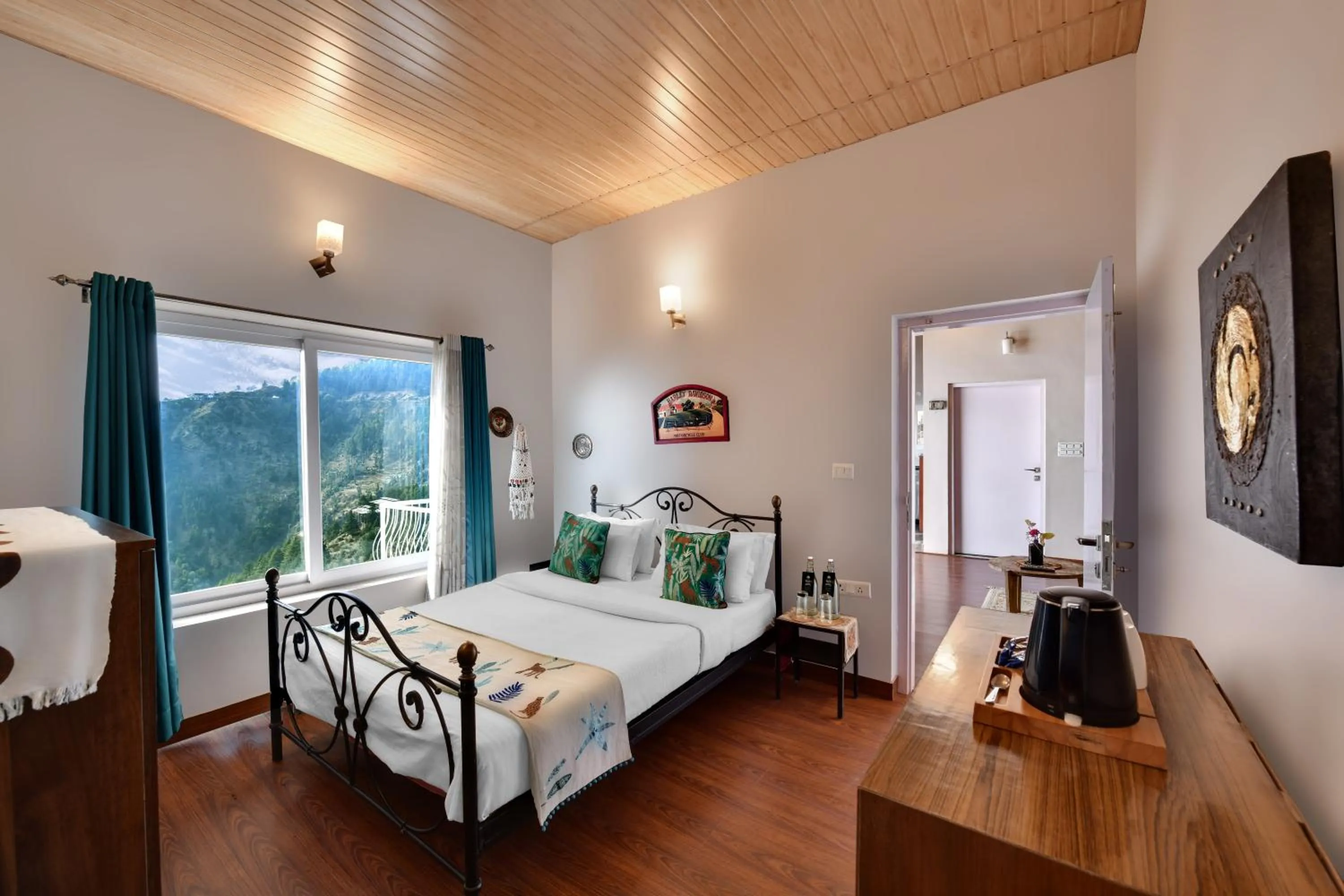 Bedroom, Bed in Larisa Resort, Mussoorie