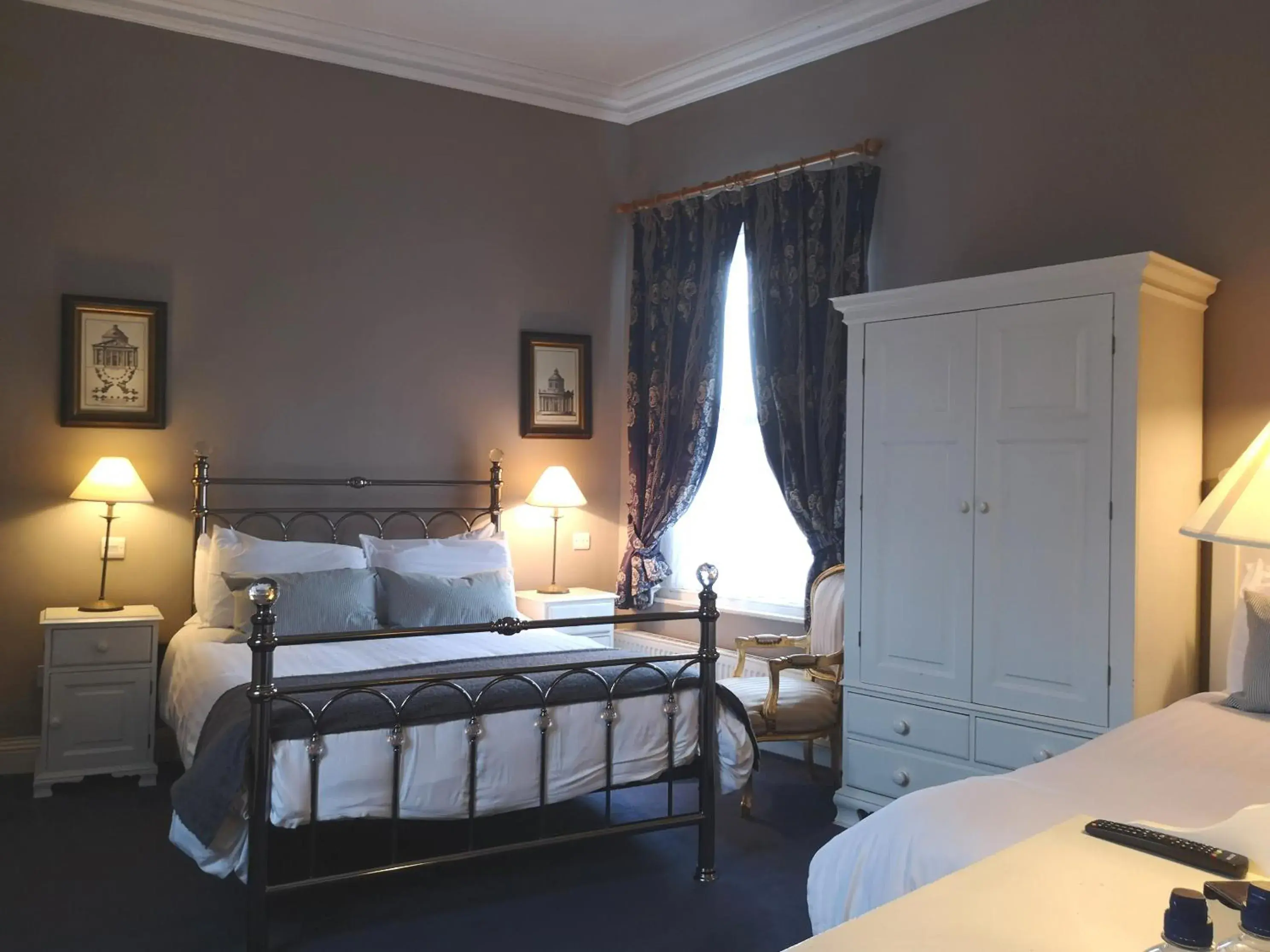 Double/Single Room in O'Neills Victorian Pub & Townhouse Double/Single Room in O'Neills Victorian Pub & Townhouse