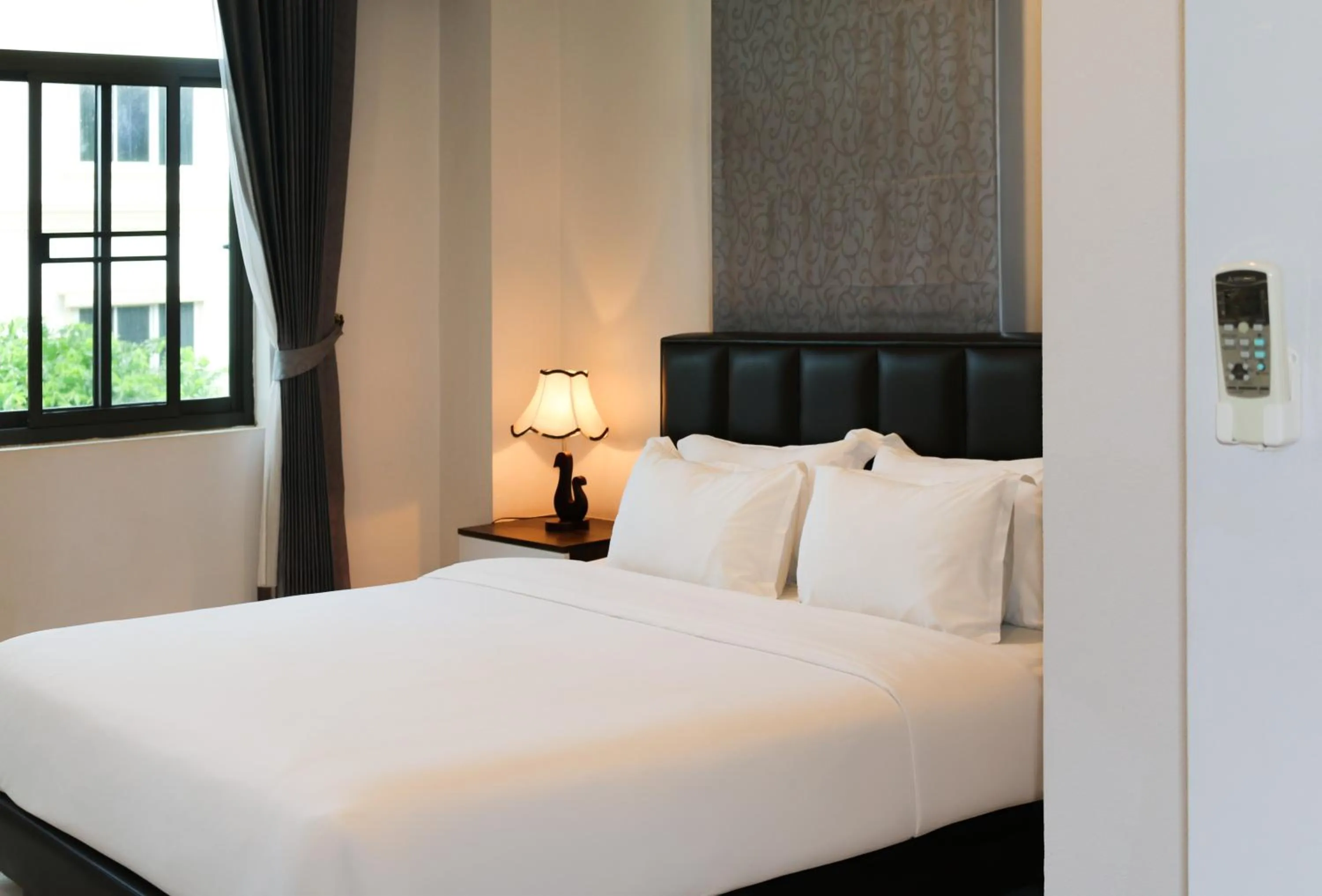 Bedroom, Bed in Urbanite Hotel