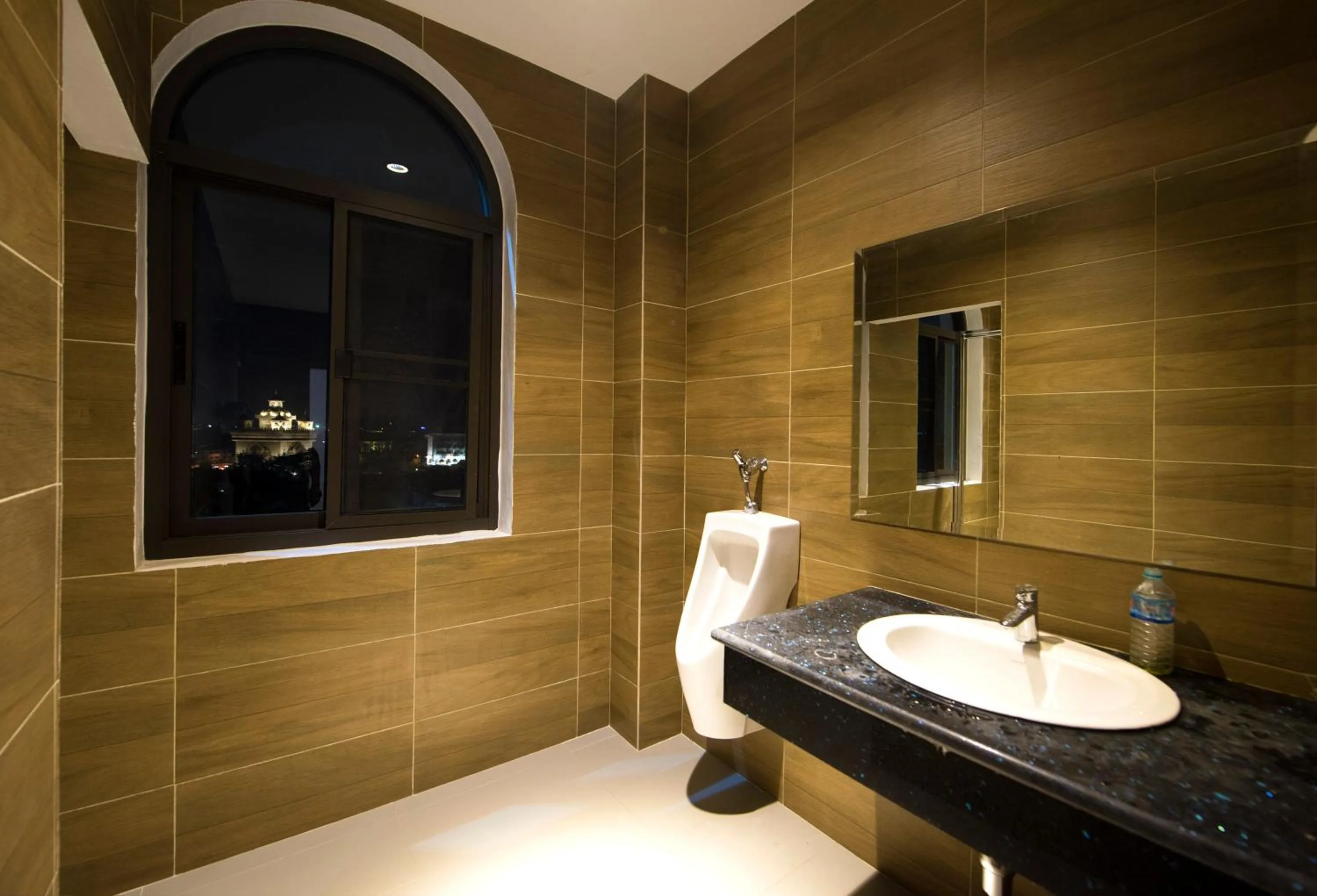 Public Bath in Urbanite Hotel