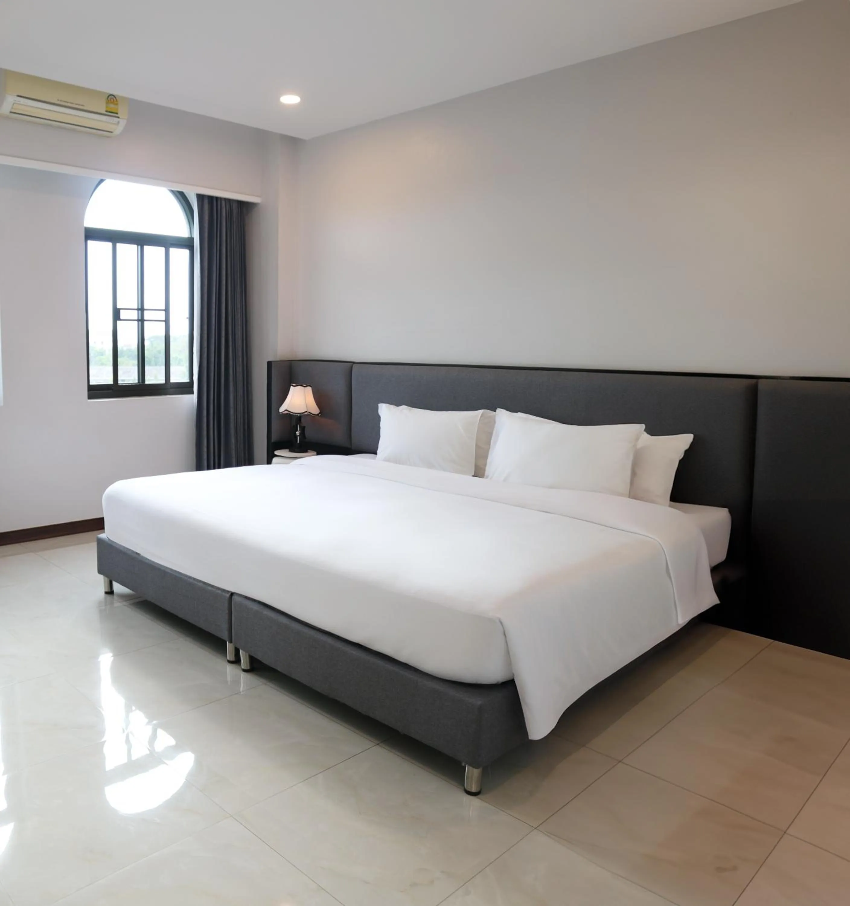 Bedroom, Bed in Urbanite Hotel