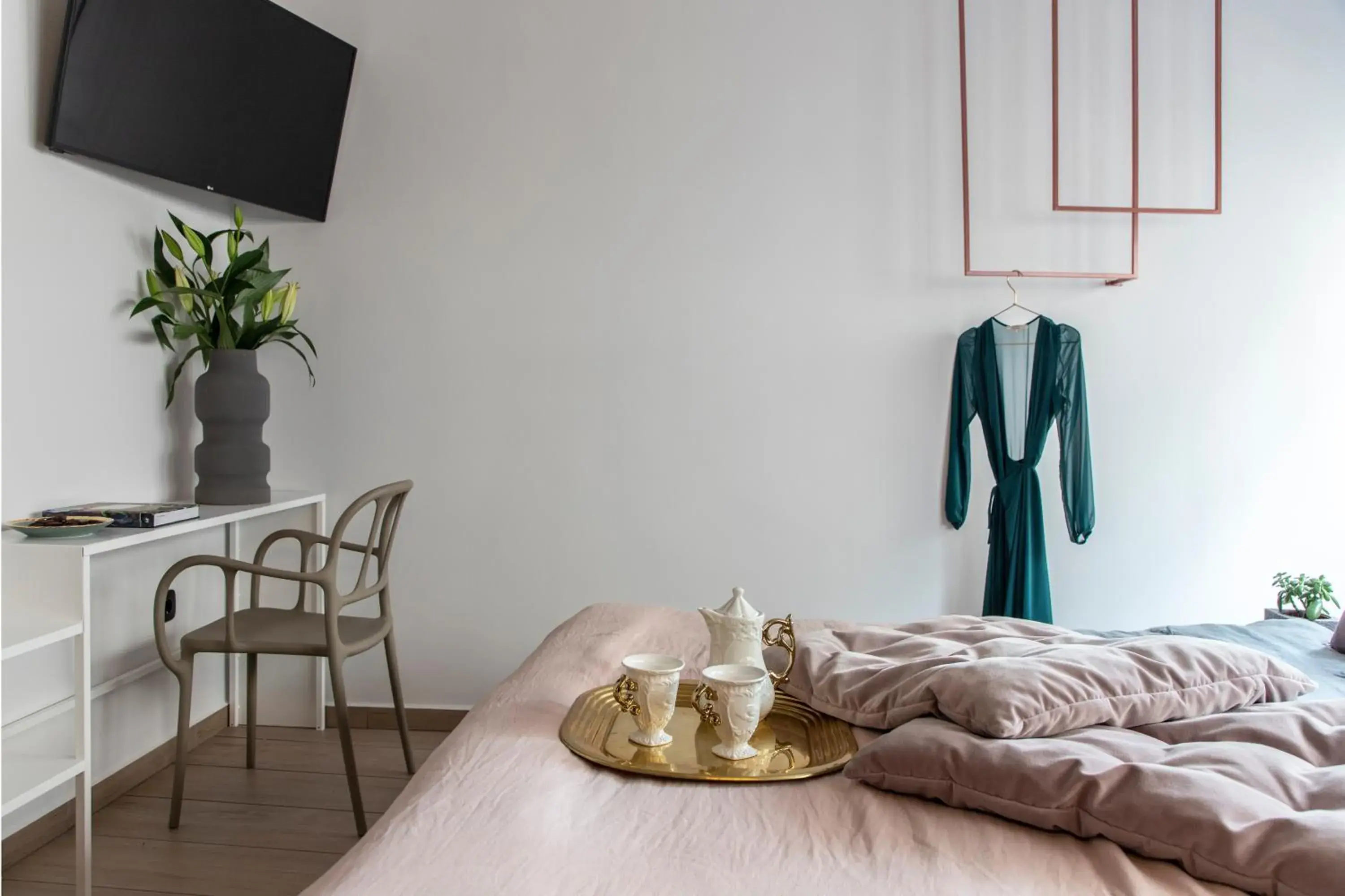 Bed in 14 Reasons Why Hotel Athens Bed in 14 Reasons Why Hotel Athens