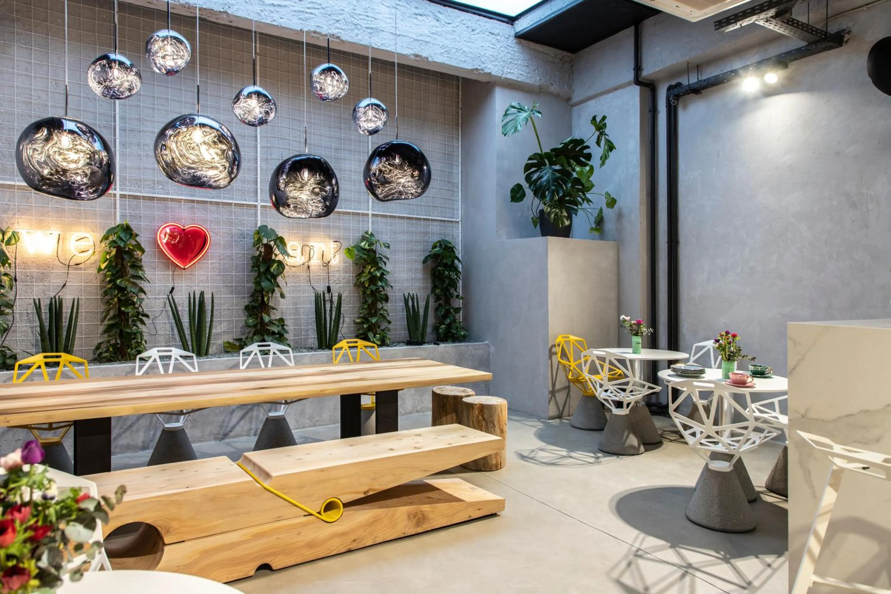 Restaurant/places to eat in 14 Reasons Why Hotel Athens