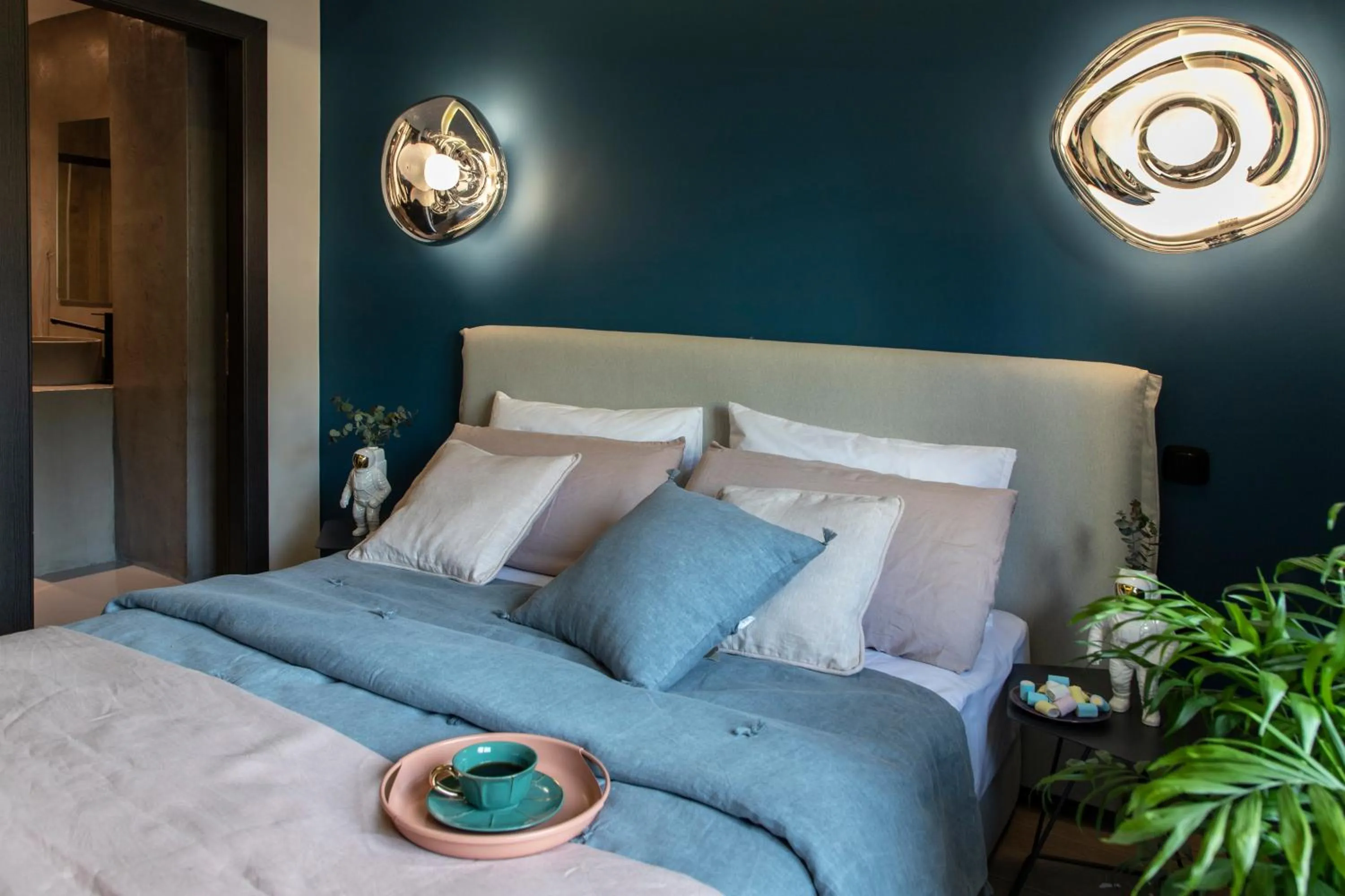 Bed in 14 Reasons Why Hotel Athens