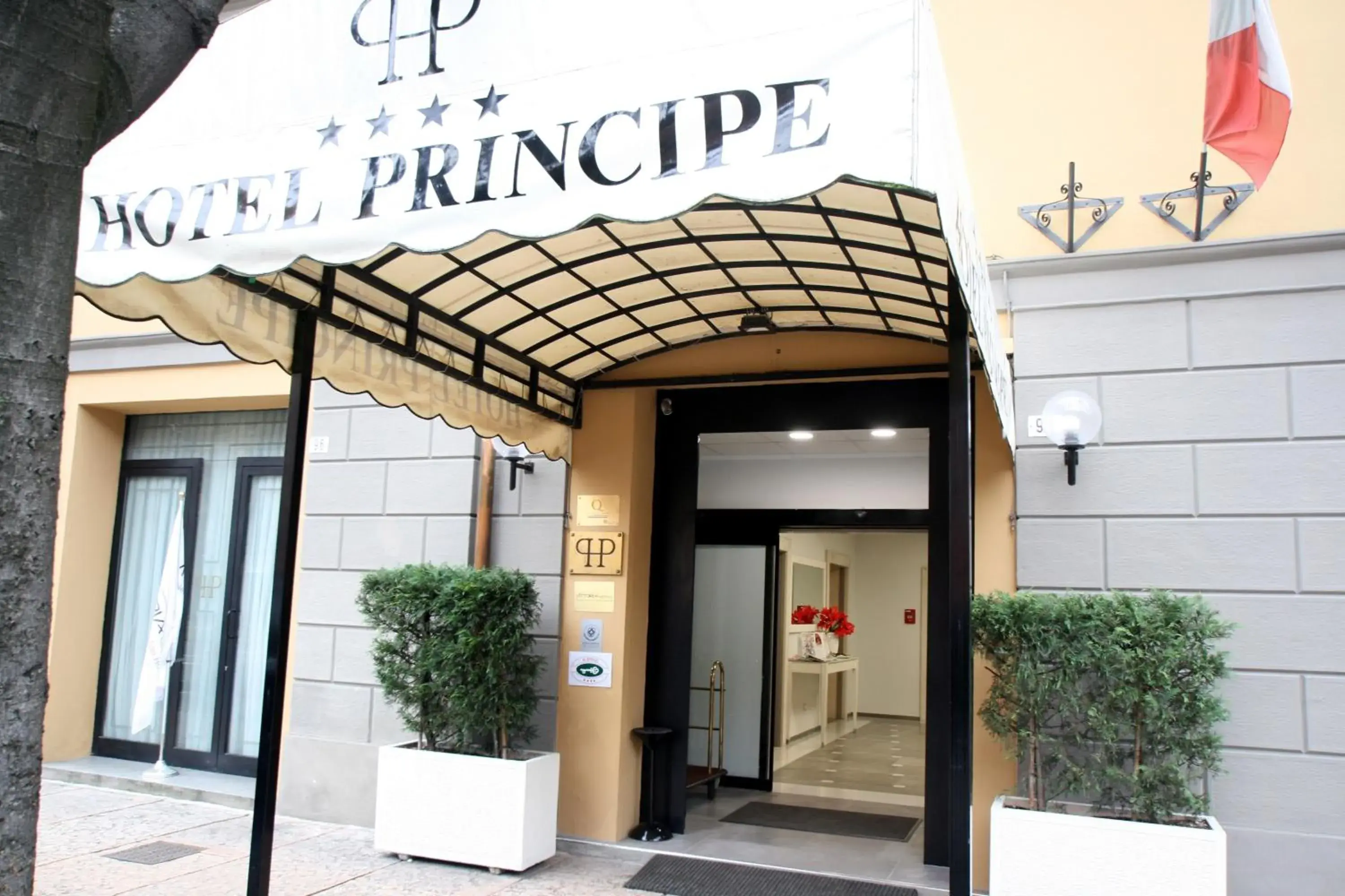 Facade/entrance in Hotel Principe Facade/entrance in Hotel Principe