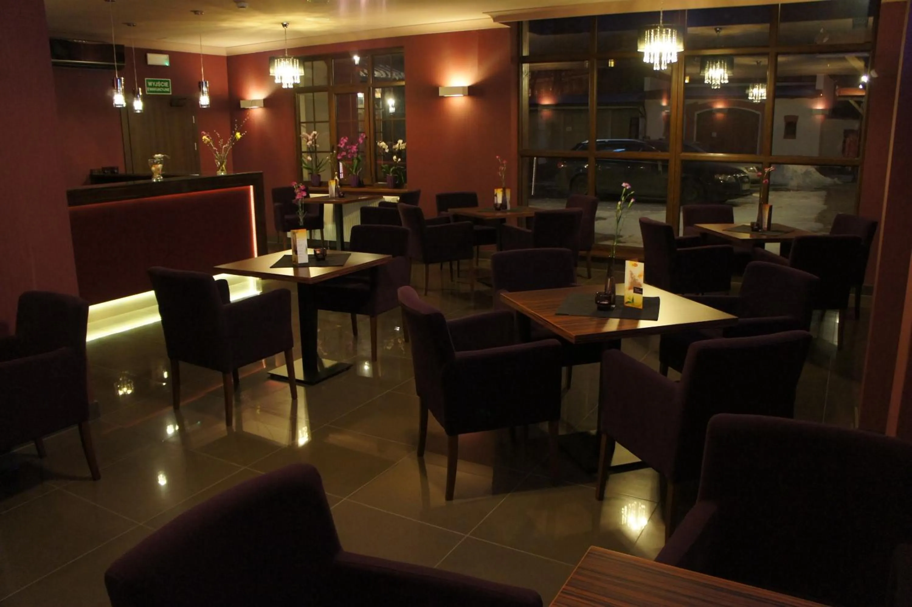 Restaurant/places to eat in Hotel Camelot