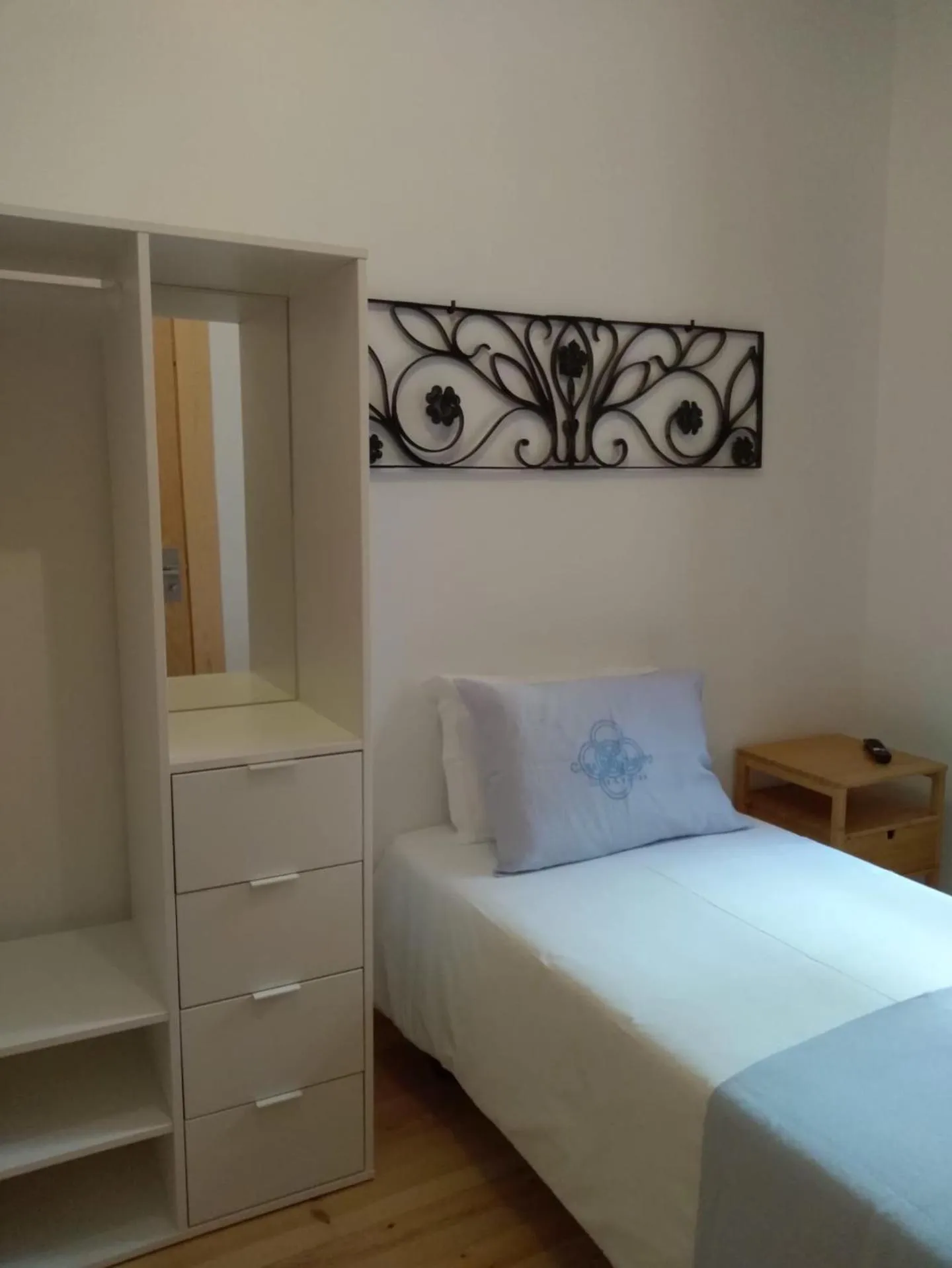 Bed in Casa da Baixa by PURUS