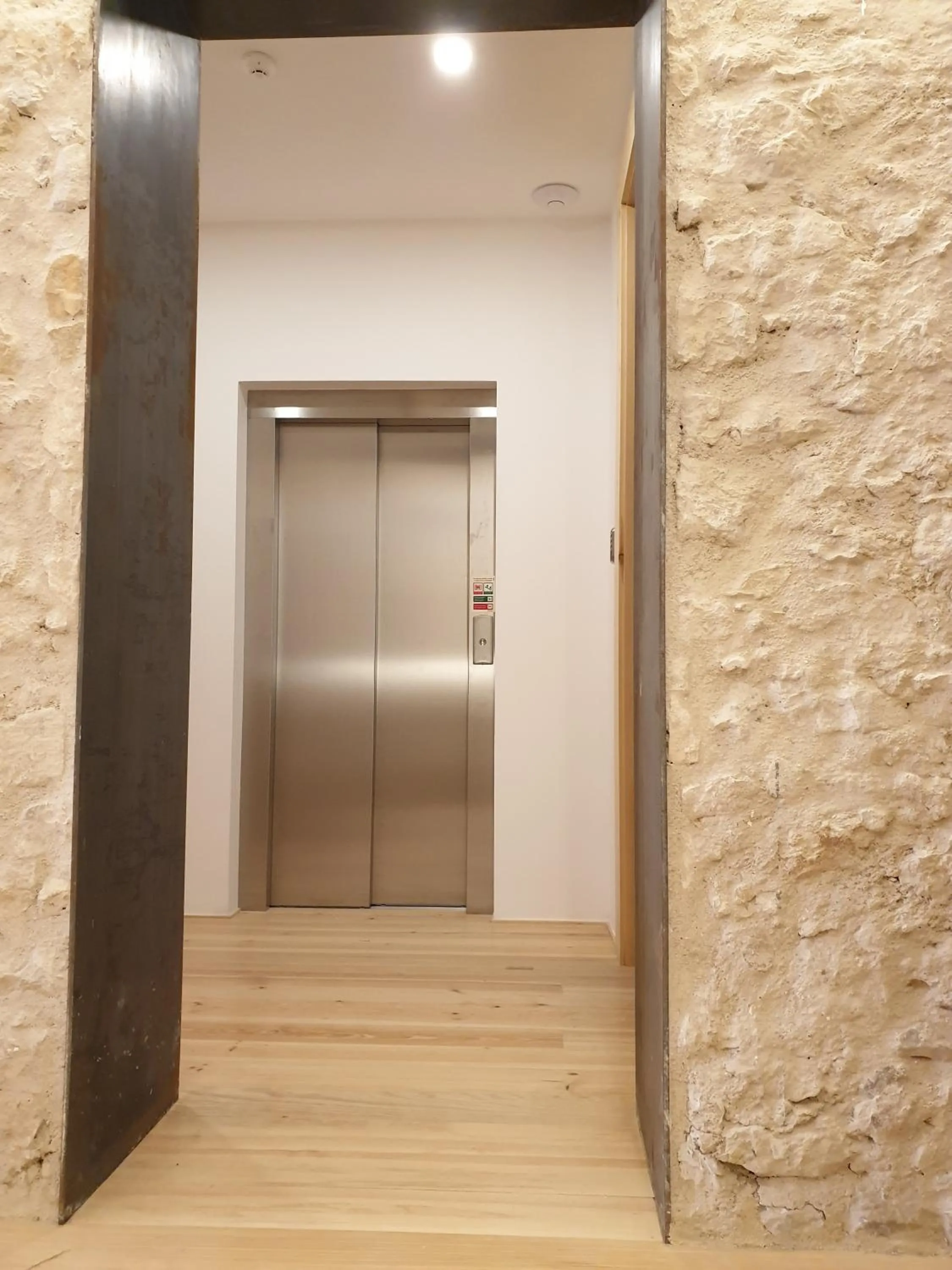 Facility for disabled guests in Casa da Baixa by PURUS