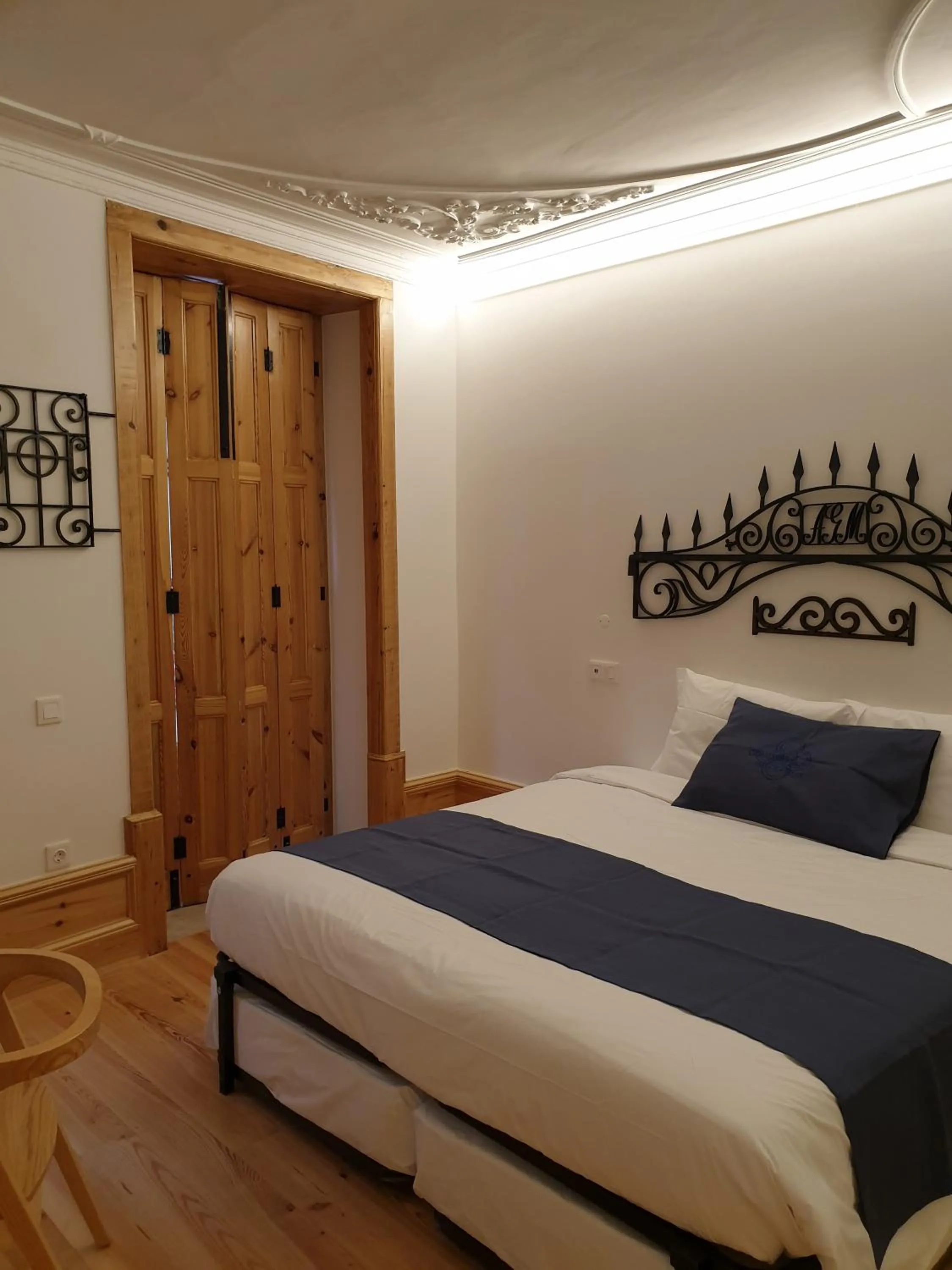 Bed in Casa da Baixa by PURUS
