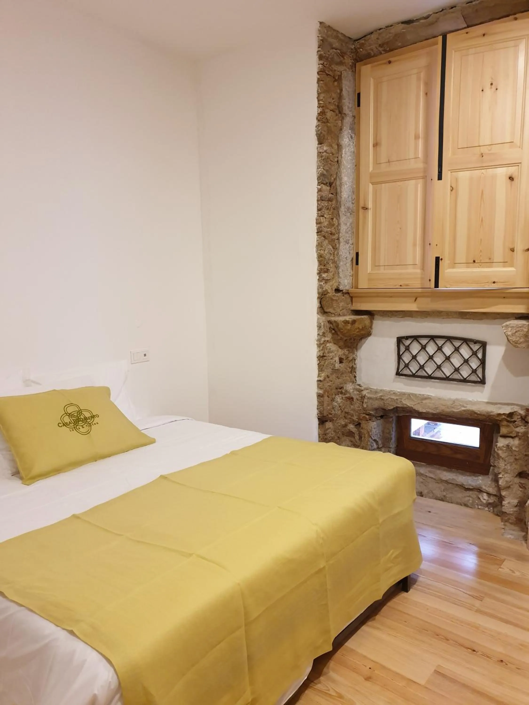 Bed in Casa da Baixa by PURUS