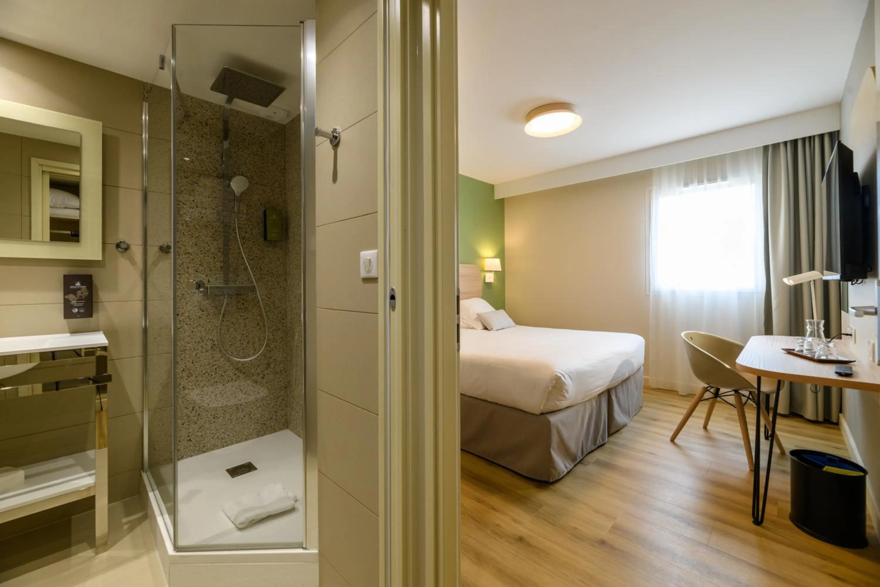 Shower, Bed in Residence de Tourisme Ajaccio Amirauté