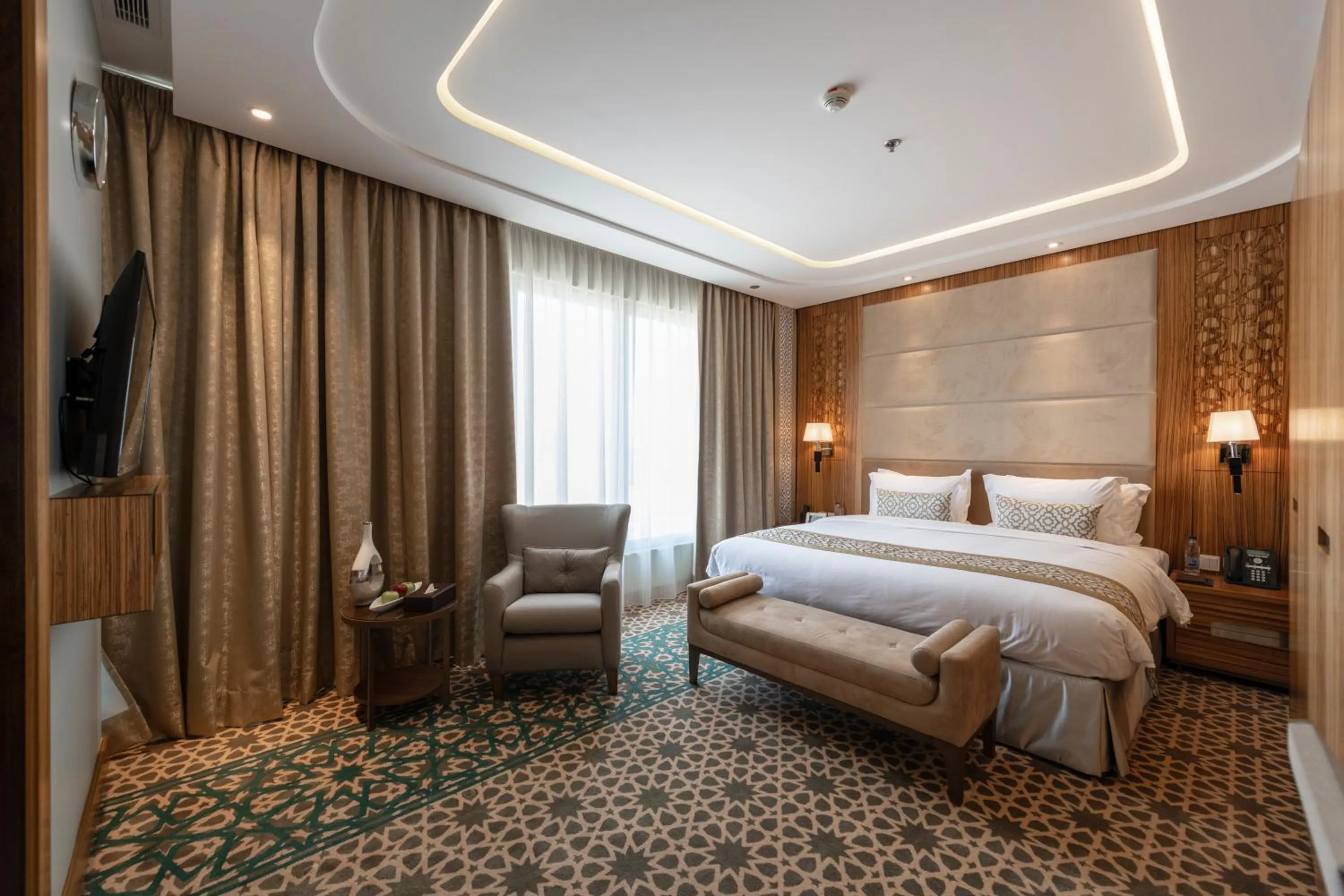 Deluxe King Room in Taj Jeddah Hotel Apartment