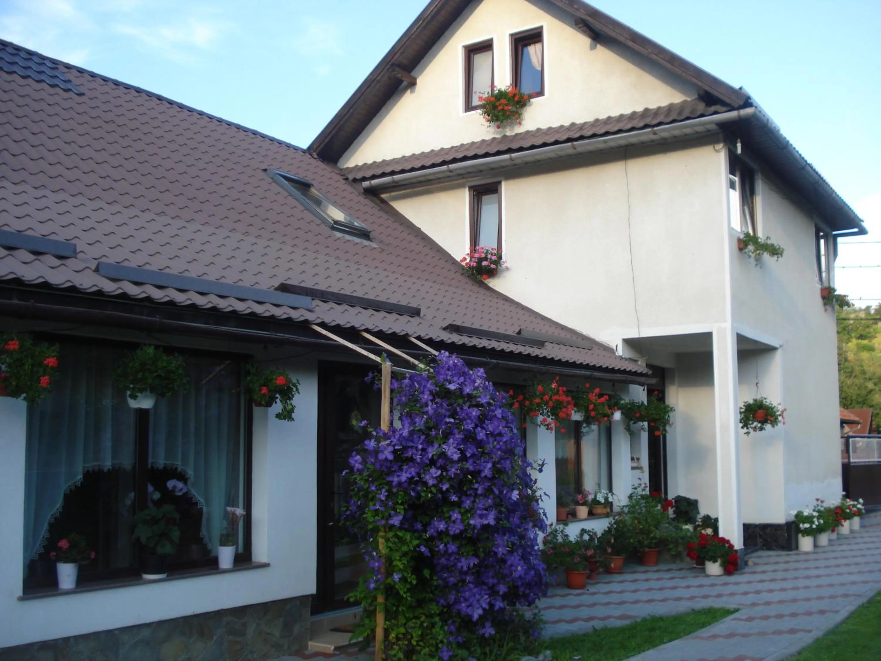 Property building in Casa Elena