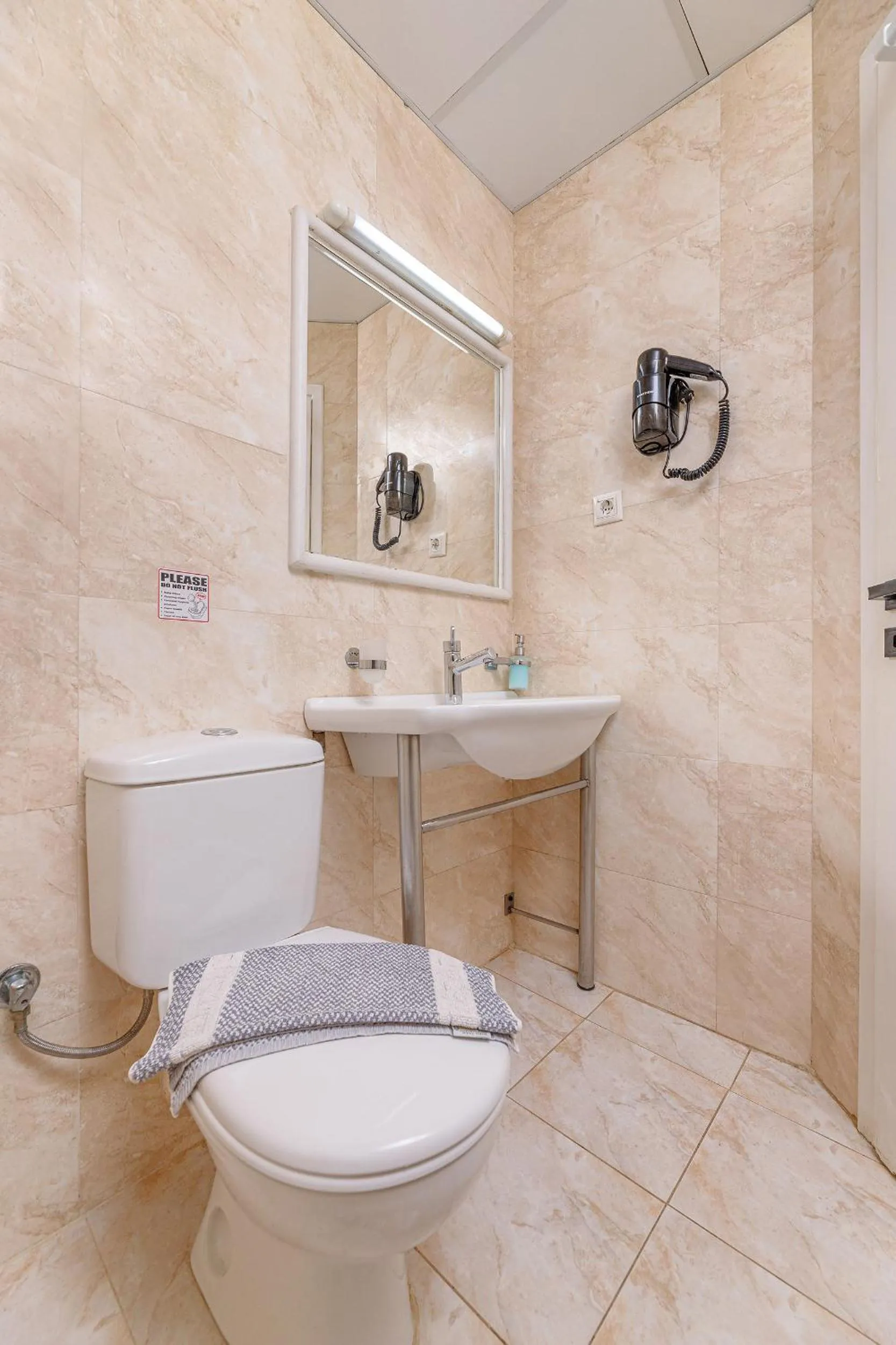 Bathroom in Sun Beach Apartments