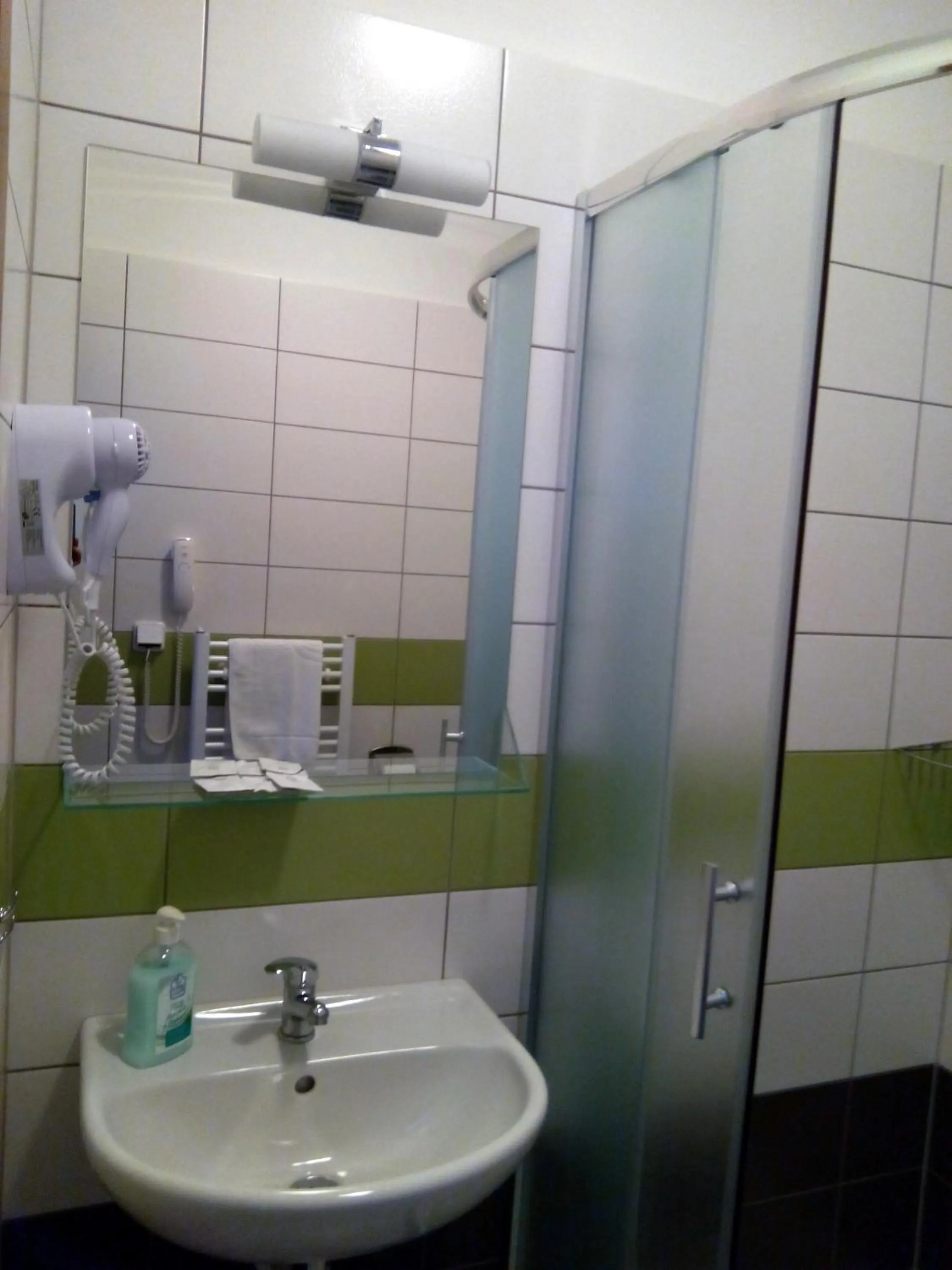 Shower in Hotel Arkáda