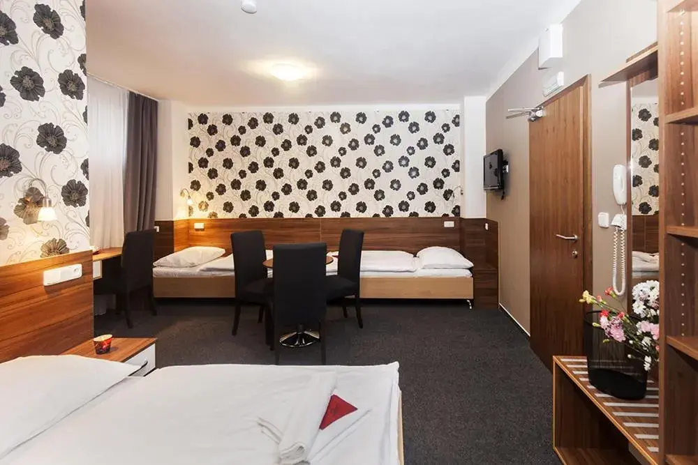 Quadruple Room in Hotel Arkáda Quadruple Room in Hotel Arkáda