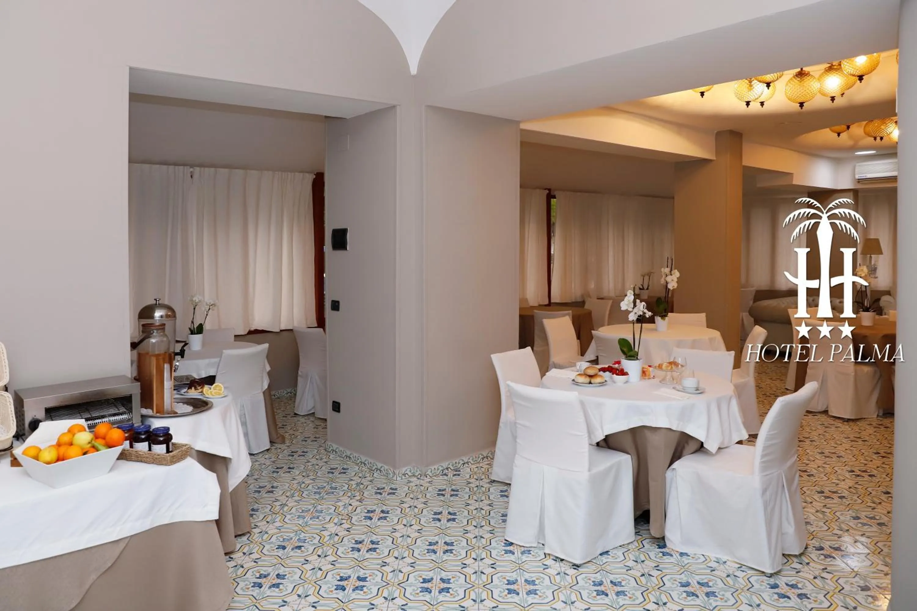 Restaurant/places to eat in Hotel Palma