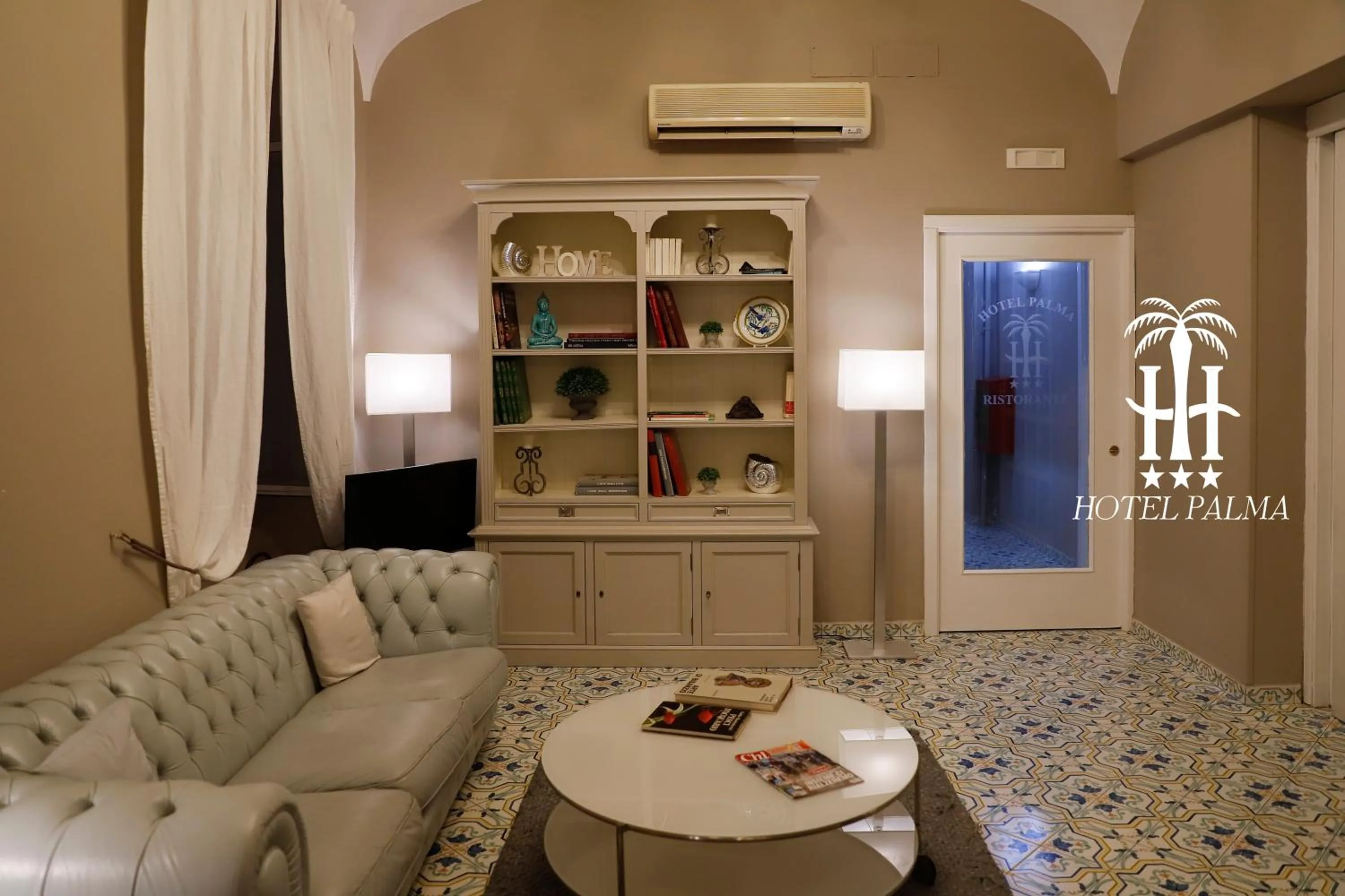 Library in Hotel Palma