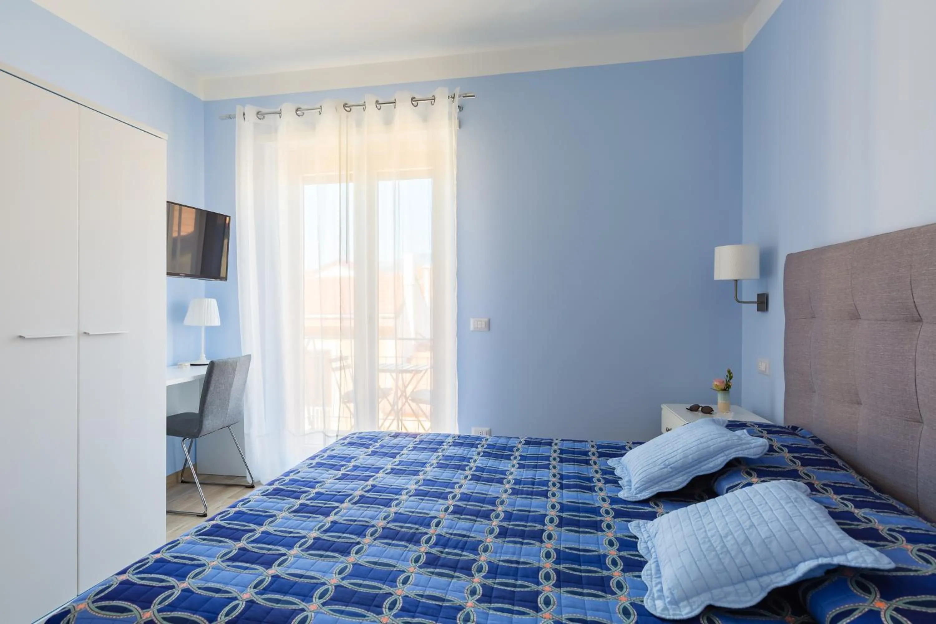 Photo of the whole room in Casa Ela