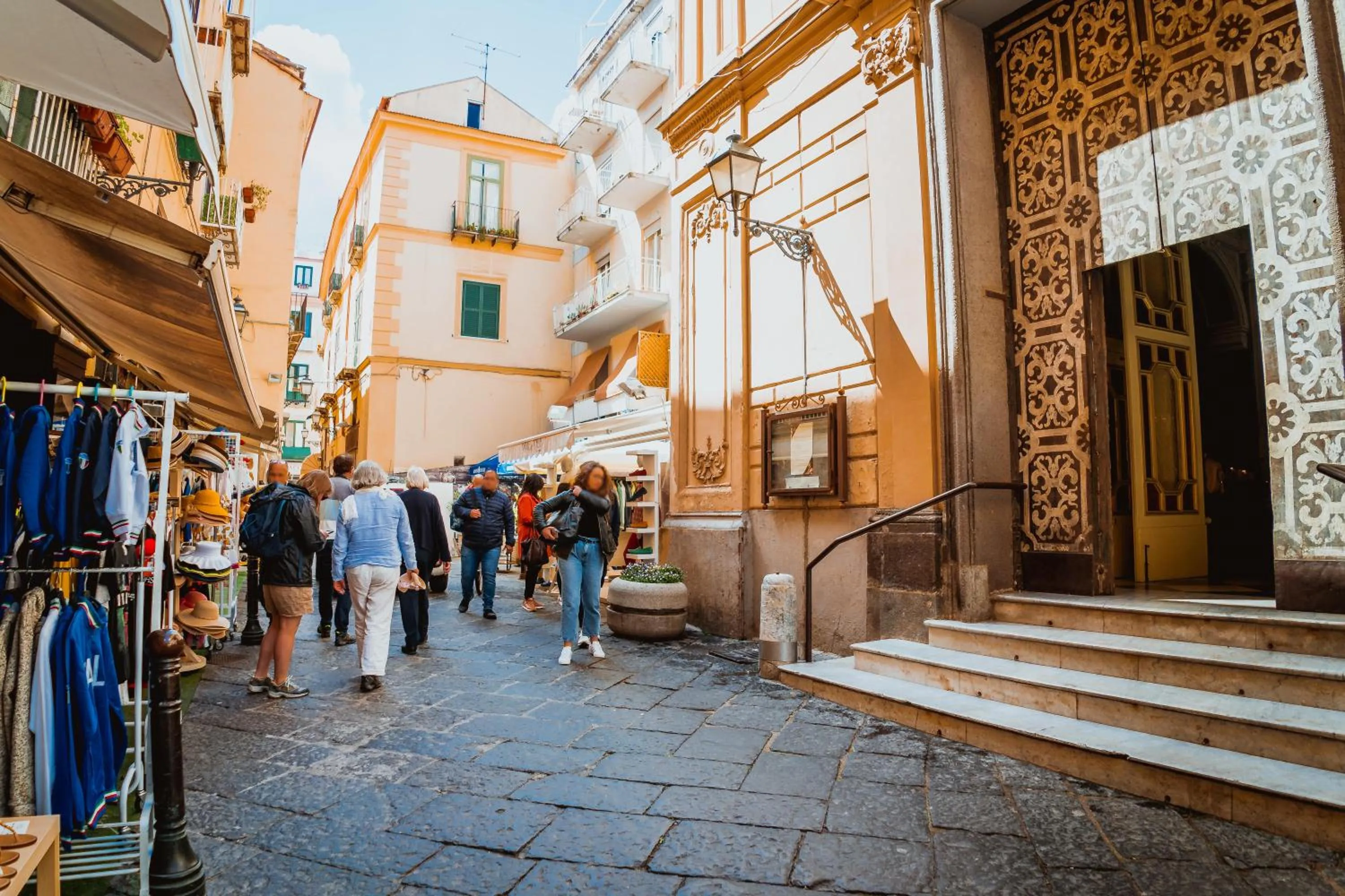 Property building in Casa Ela