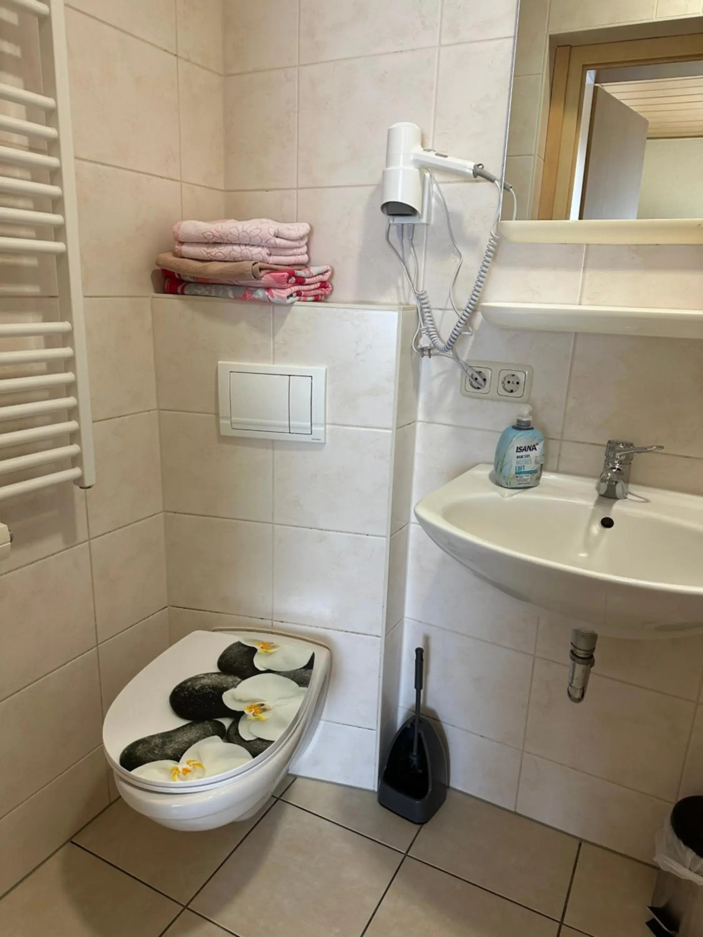 Twin Room with Bathroom in Gasthof „Zum Schwan“ Twin Room with Bathroom in Gasthof „Zum Schwan“