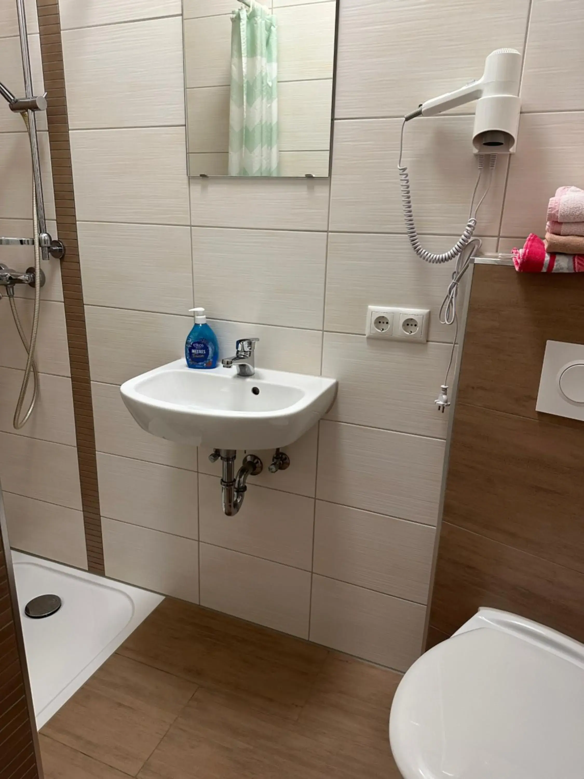 Single Room with Bathroom - single occupancy in Gasthof „Zum Schwan“ Single Room with Bathroom - single occupancy in Gasthof „Zum Schwan“