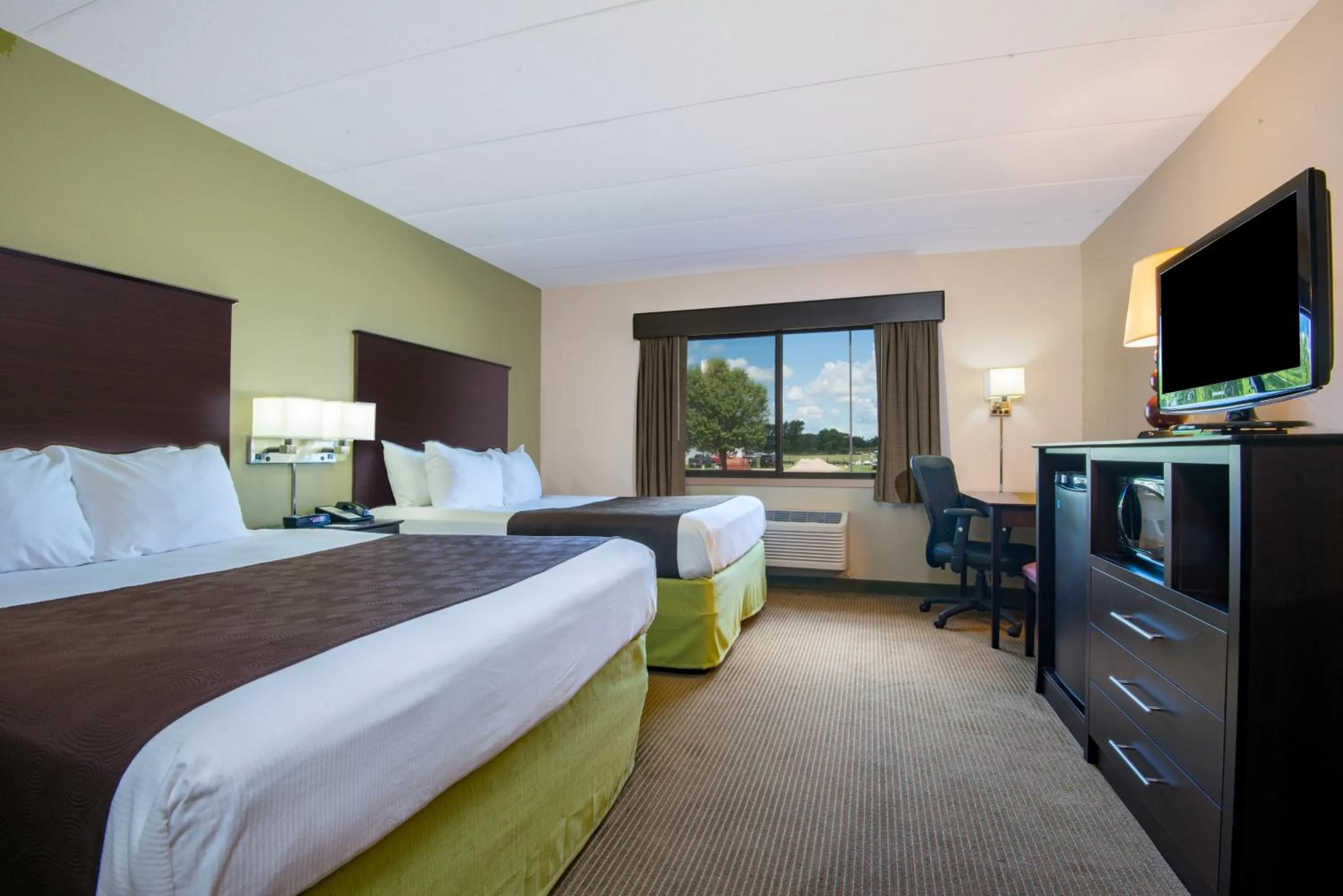 Photo of the whole room, Bed in AmericInn by Wyndham Okoboji