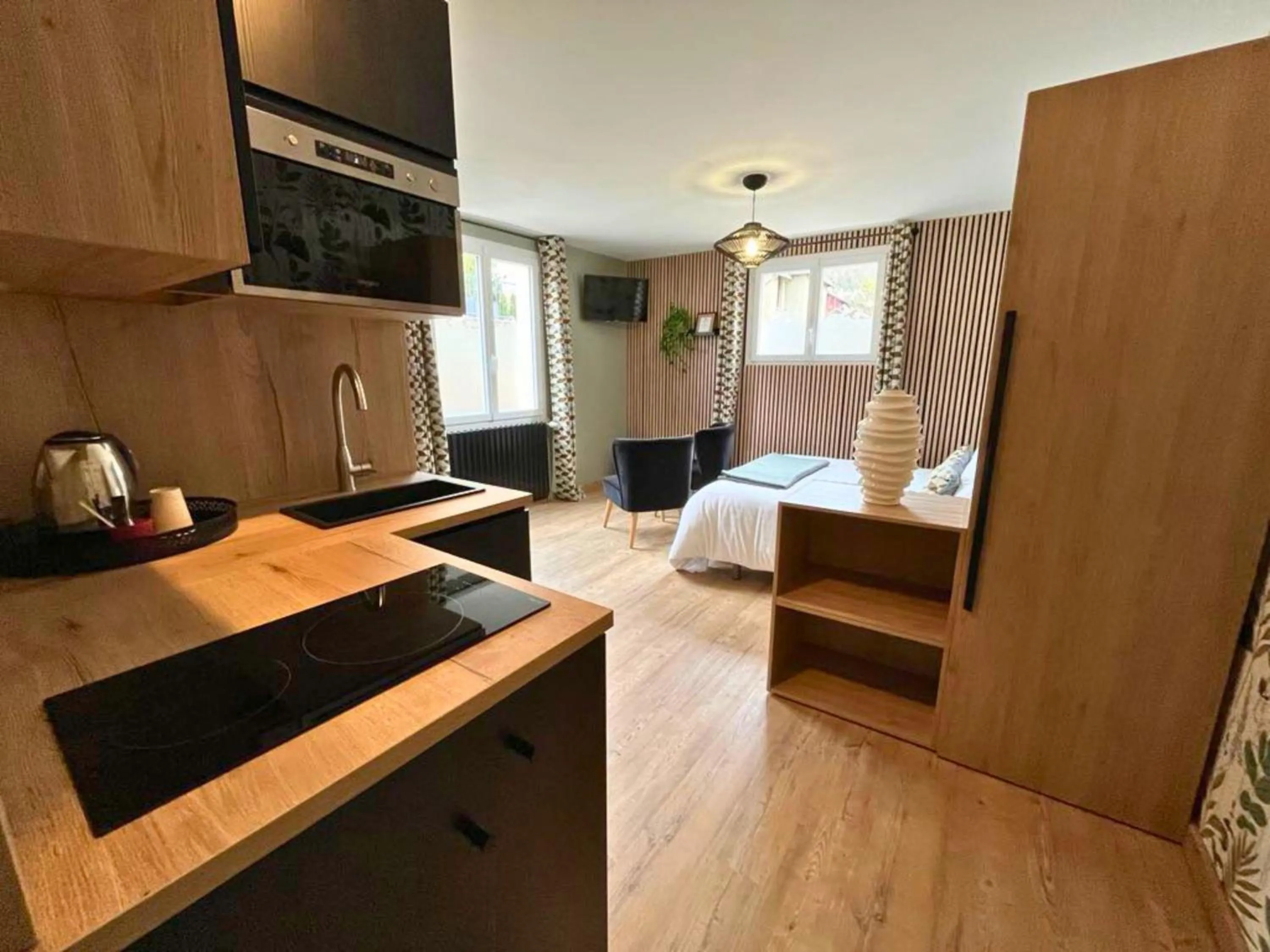 Kitchen or kitchenette, Bed in Hôtel La Rencluse