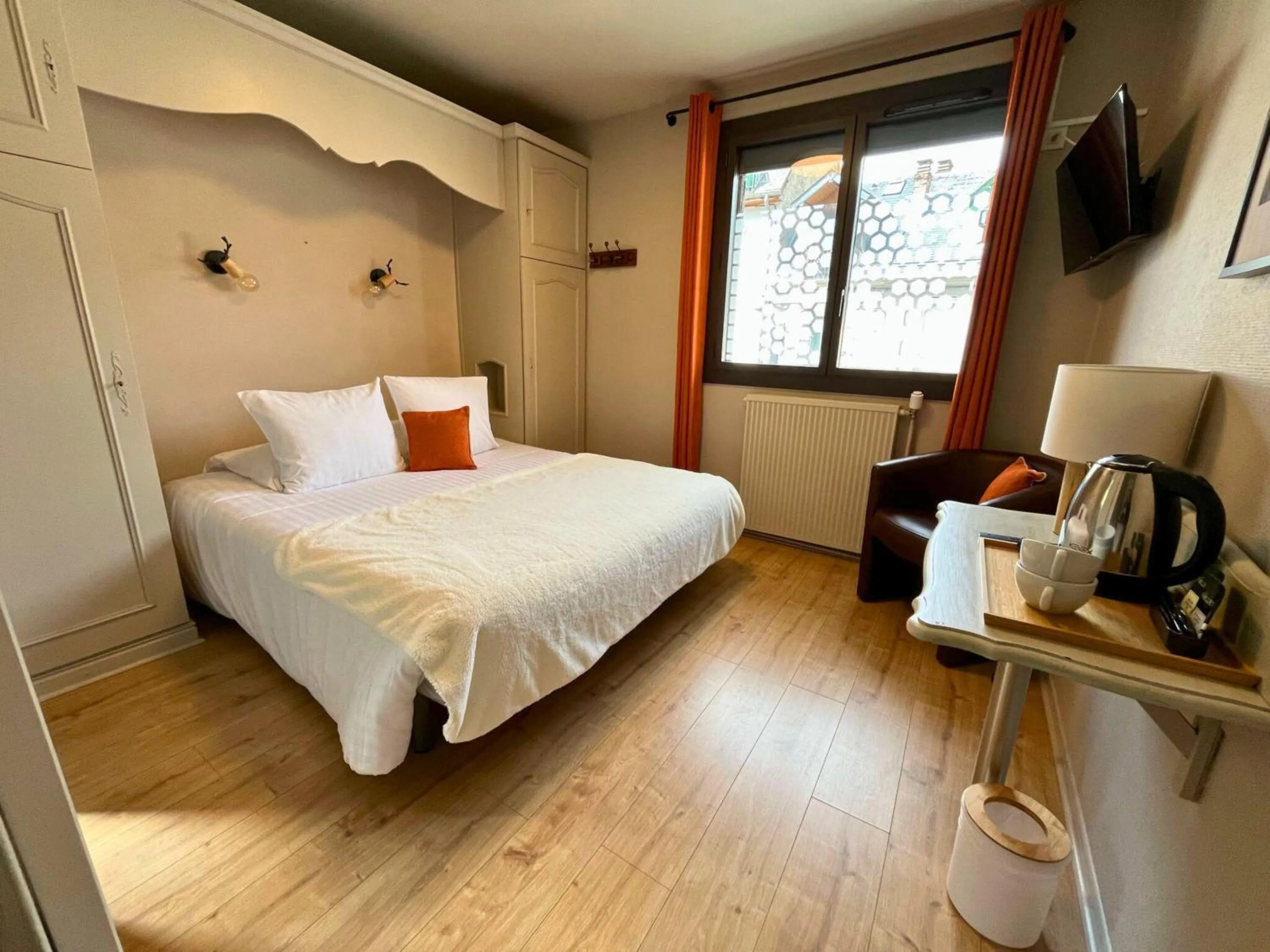 Photo of the whole room, Bed in Hôtel La Rencluse