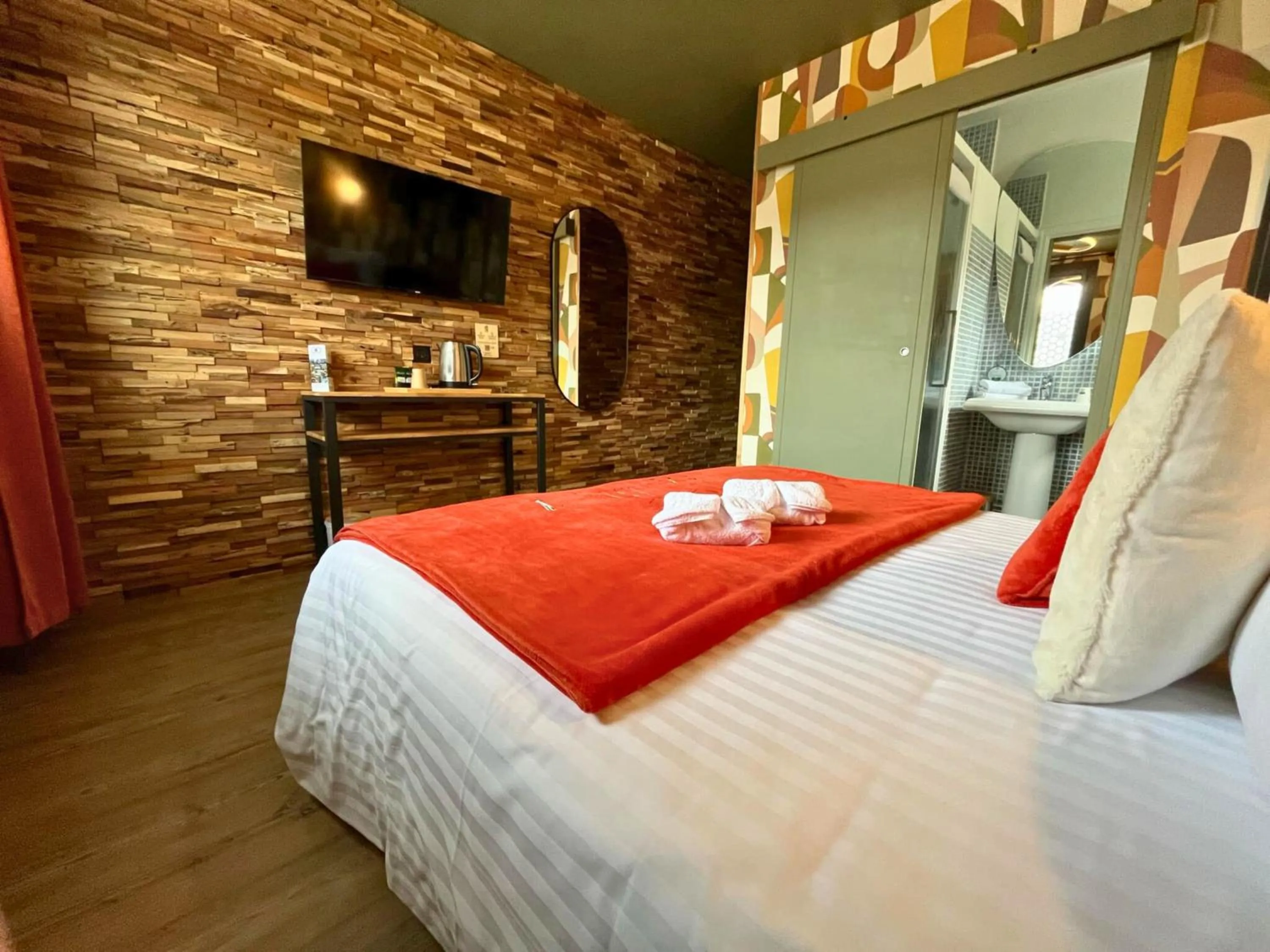 Photo of the whole room, Bed in Hôtel La Rencluse