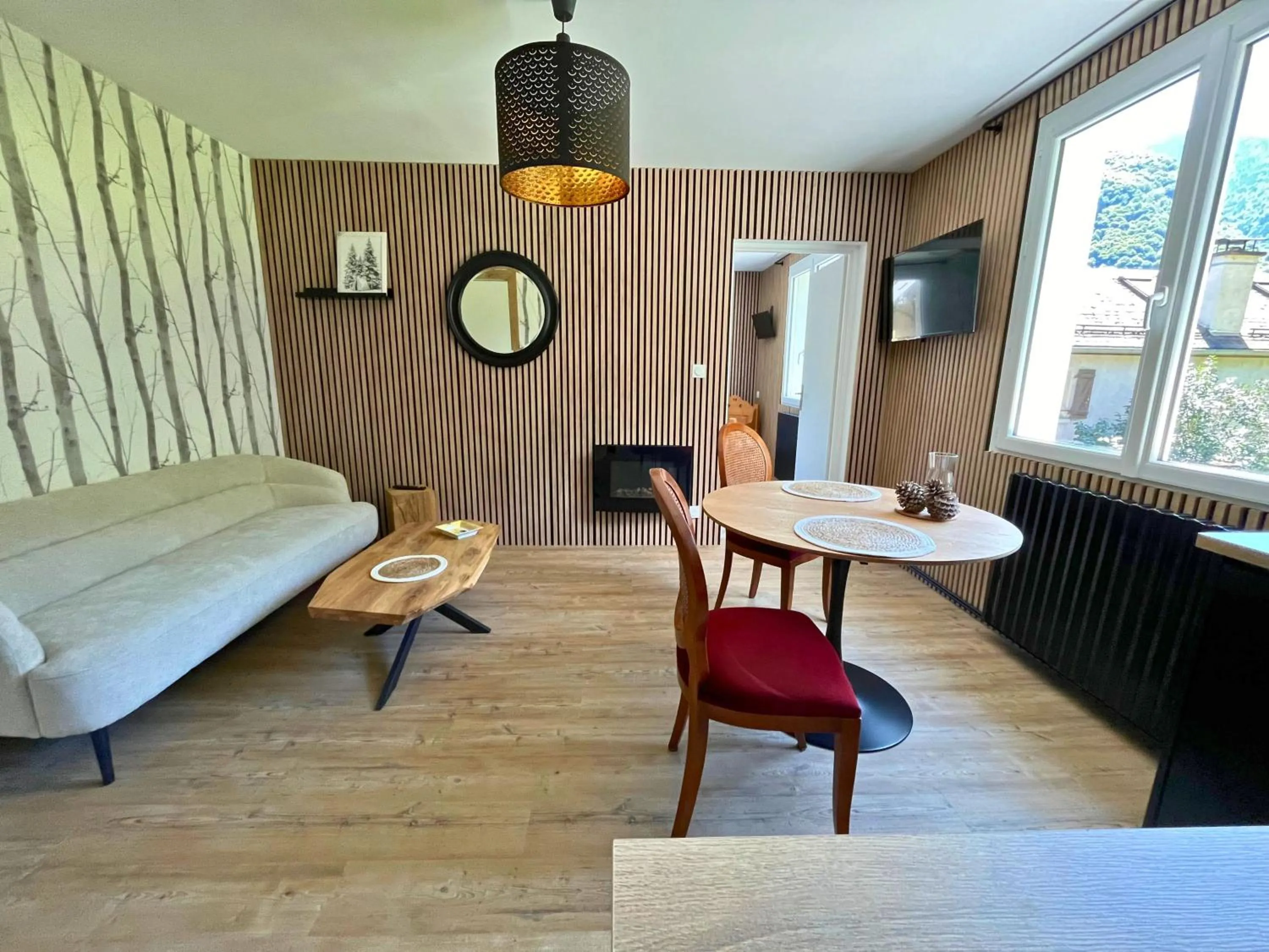 Living room, Bed in Hôtel La Rencluse