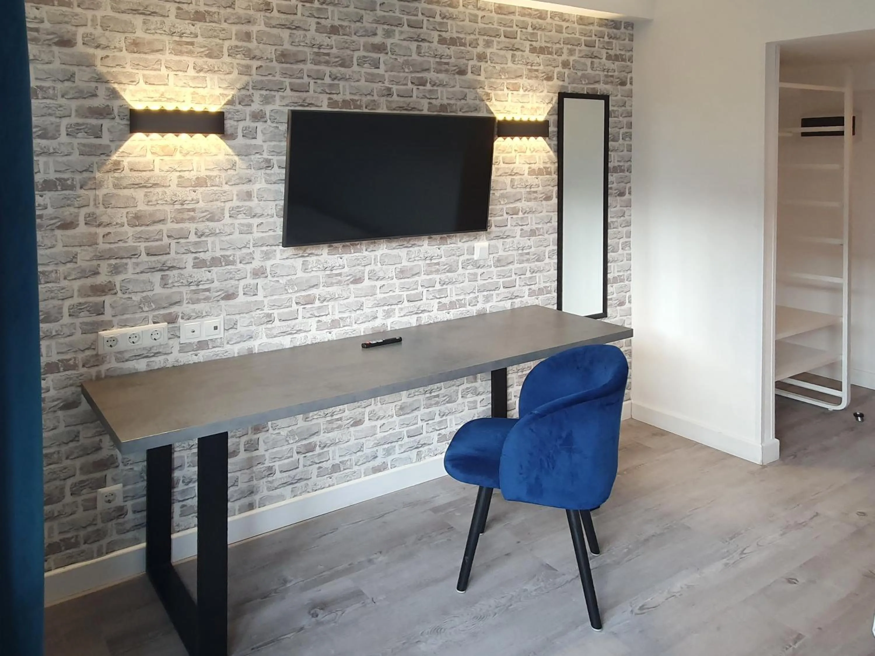 TV and multimedia in Rheinmetropole Hotel