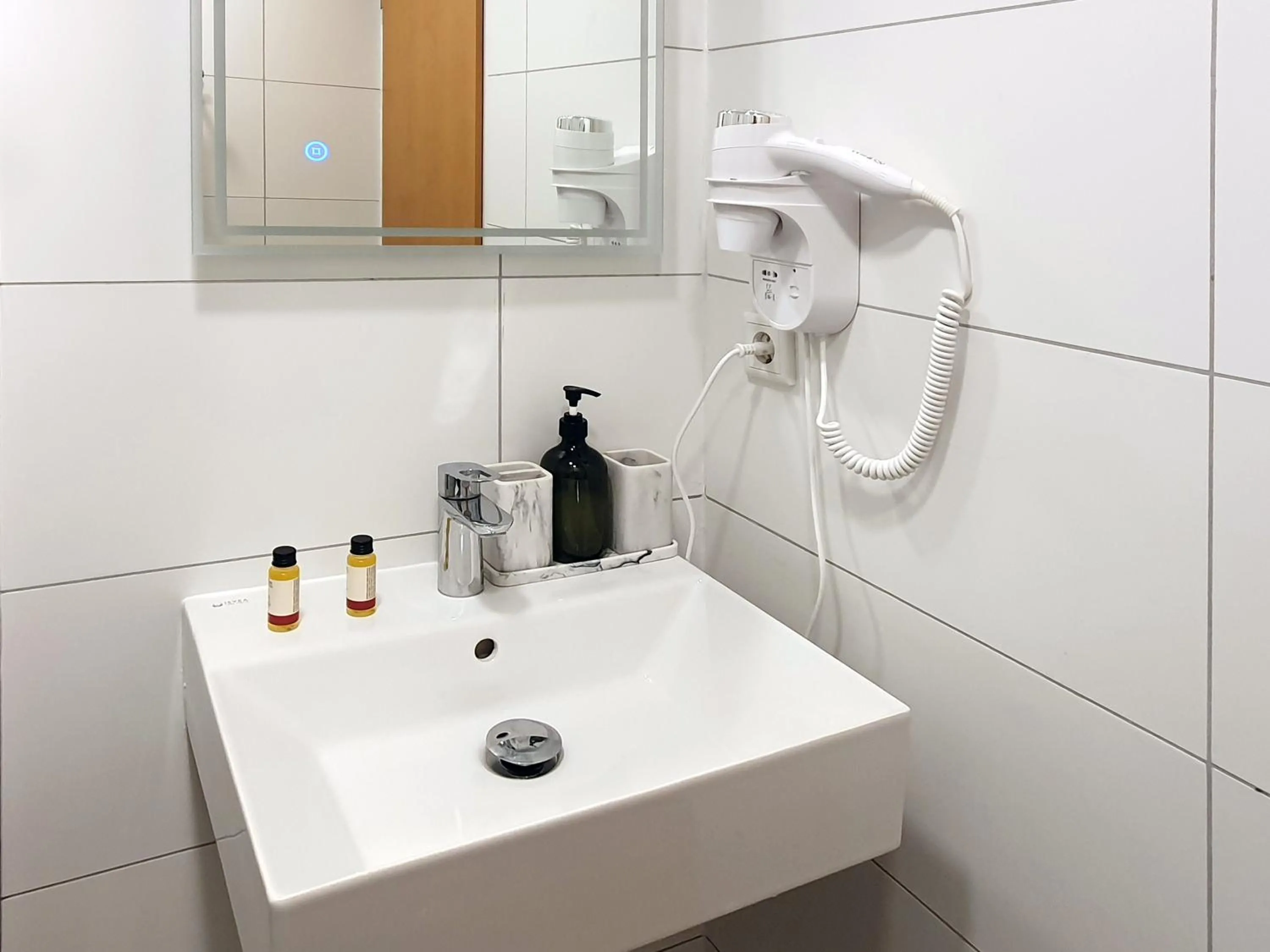 Shower in Rheinmetropole Hotel