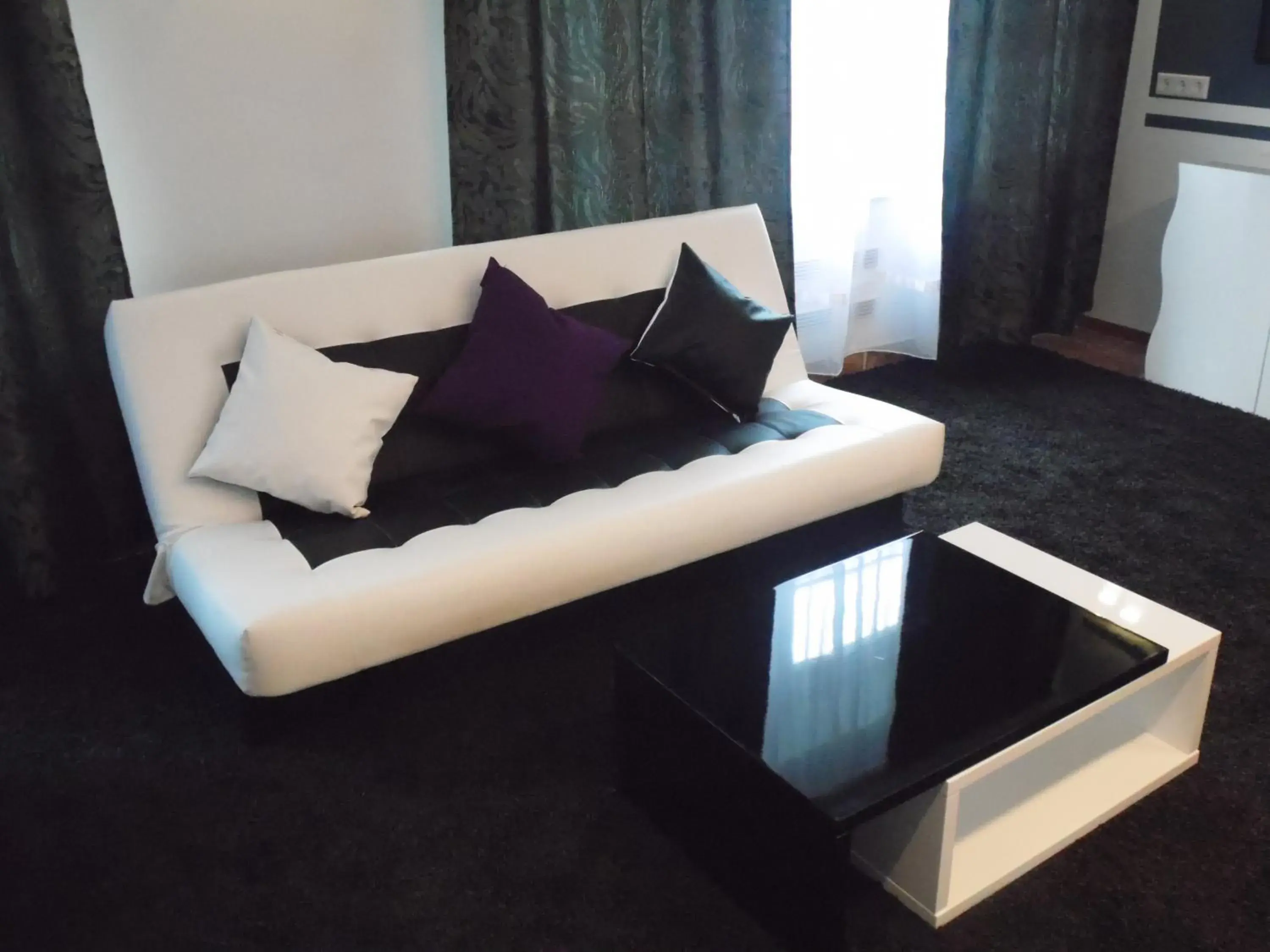 Seating area in Rheinmetropole Hotel Seating area in Rheinmetropole Hotel