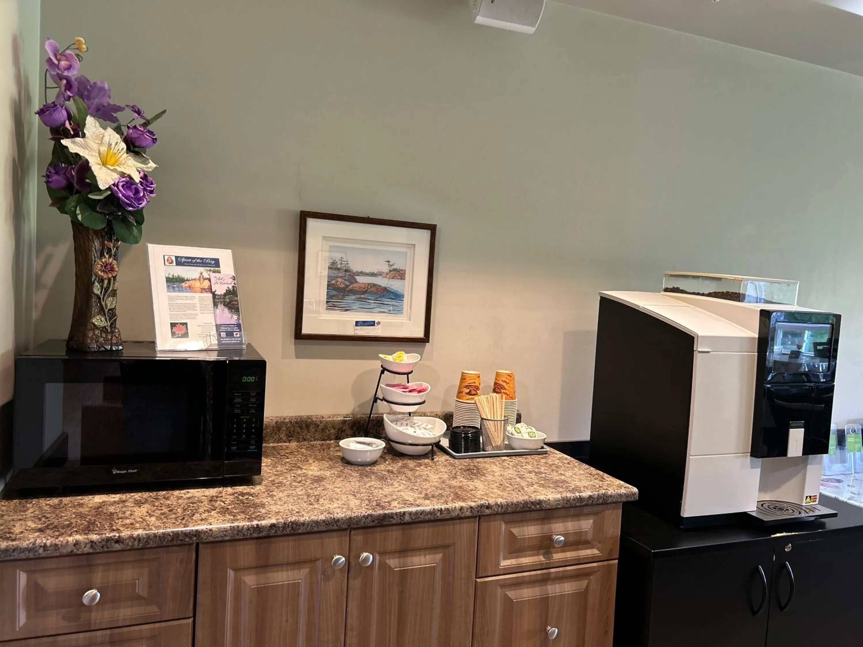 Buffet breakfast in Midland Inn & Suites