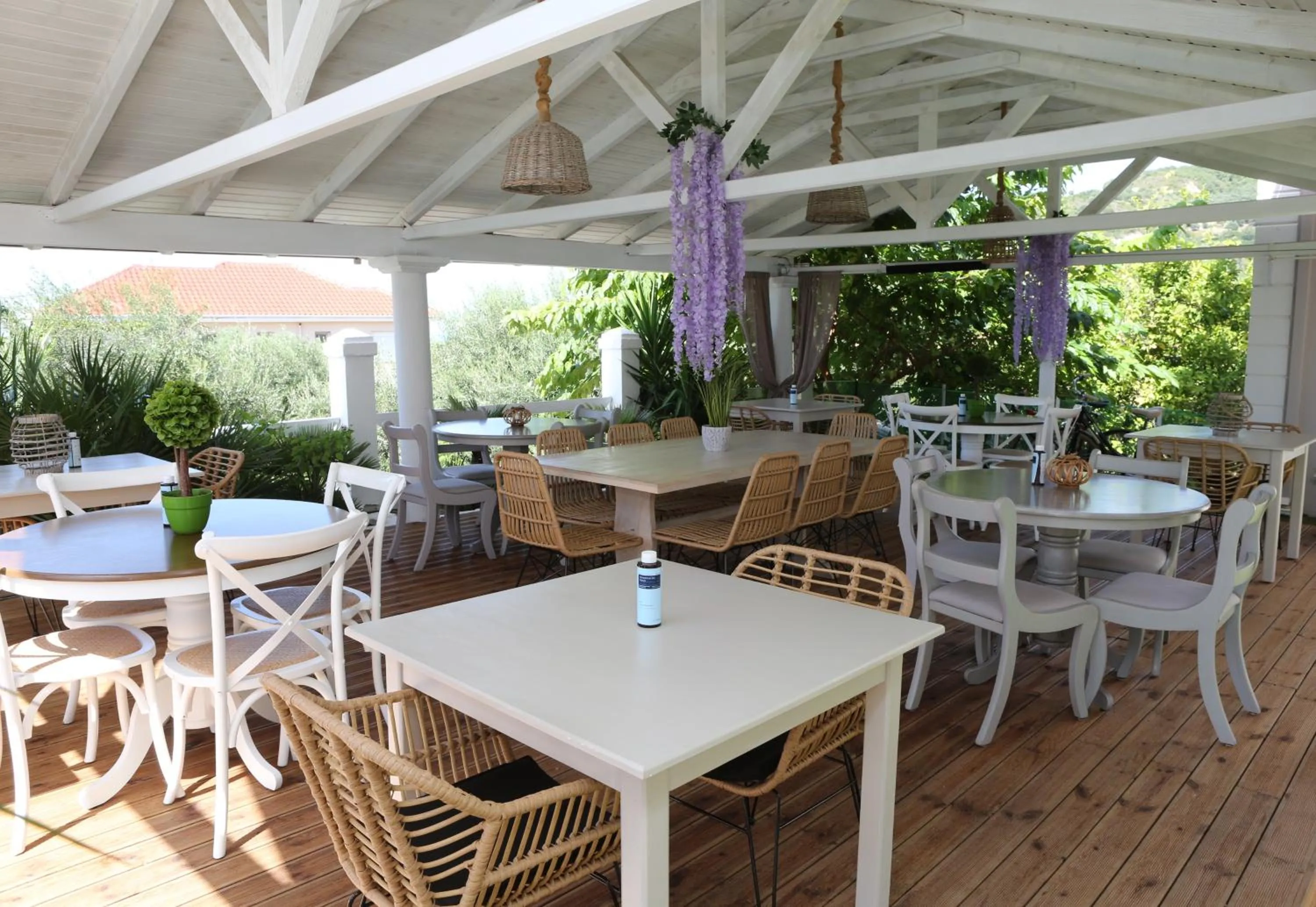 Restaurant/places to eat in Caretta - Caretta Hotel