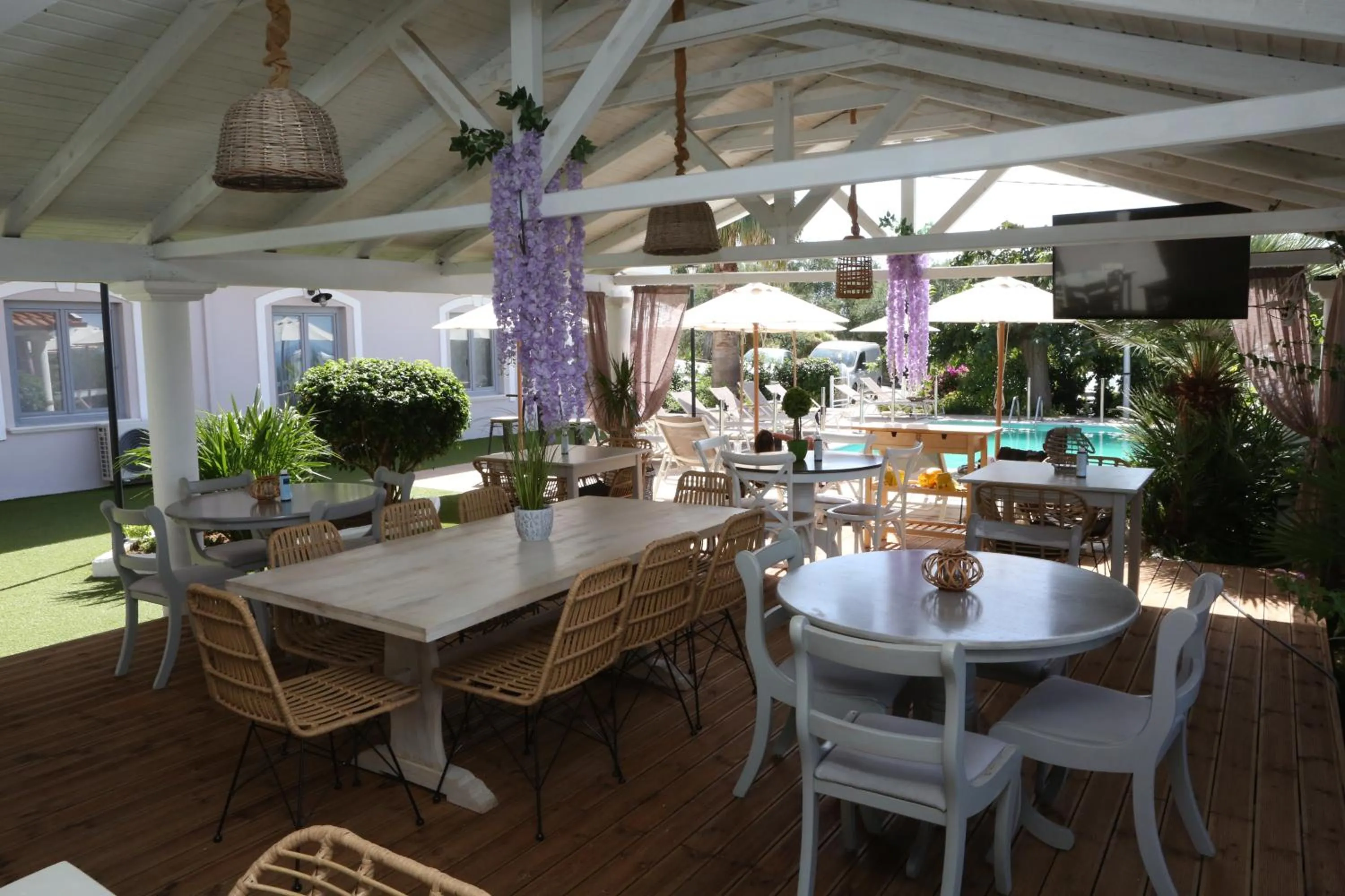 Restaurant/places to eat in Caretta - Caretta Hotel