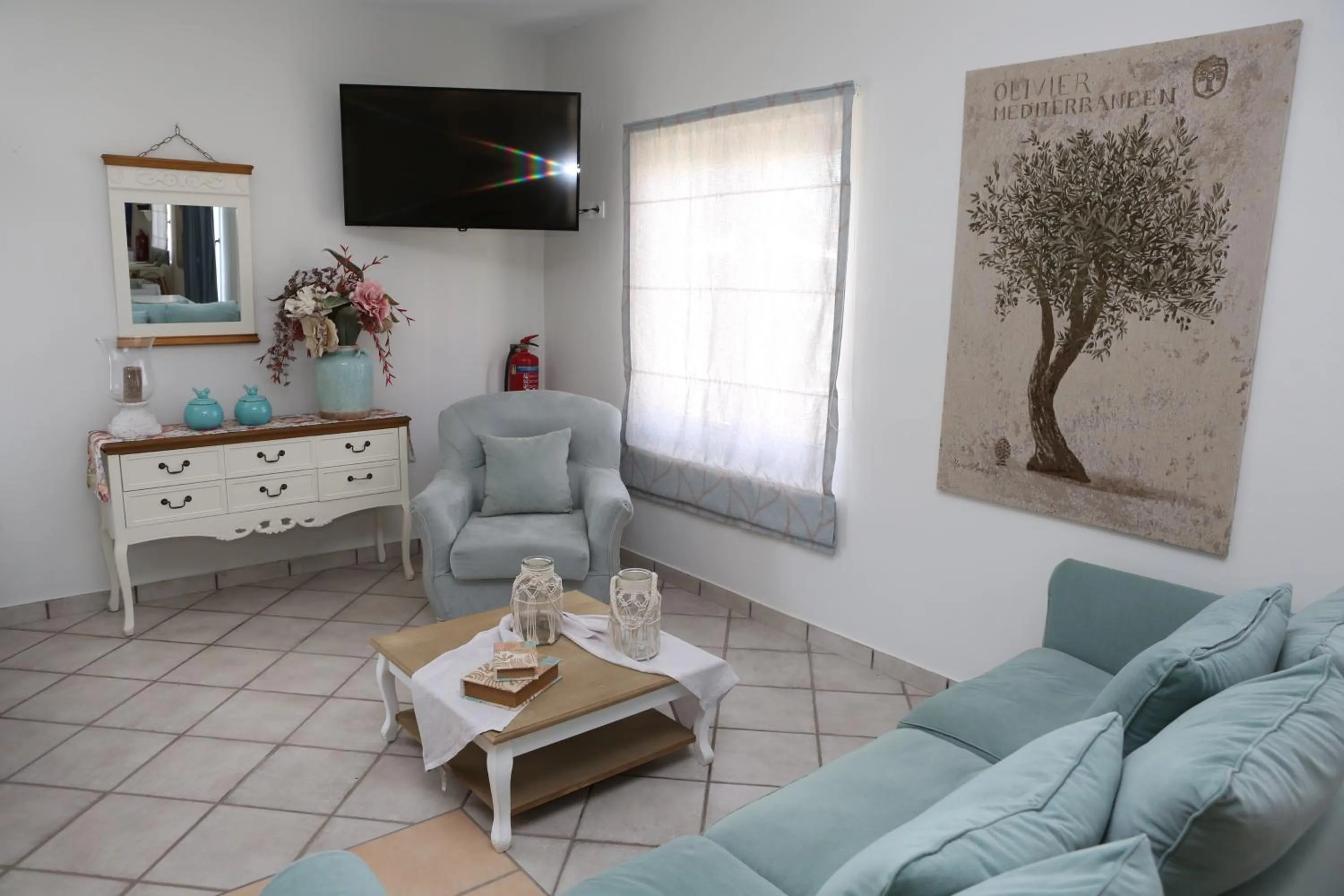 Communal lounge/ TV room in Caretta - Caretta Hotel