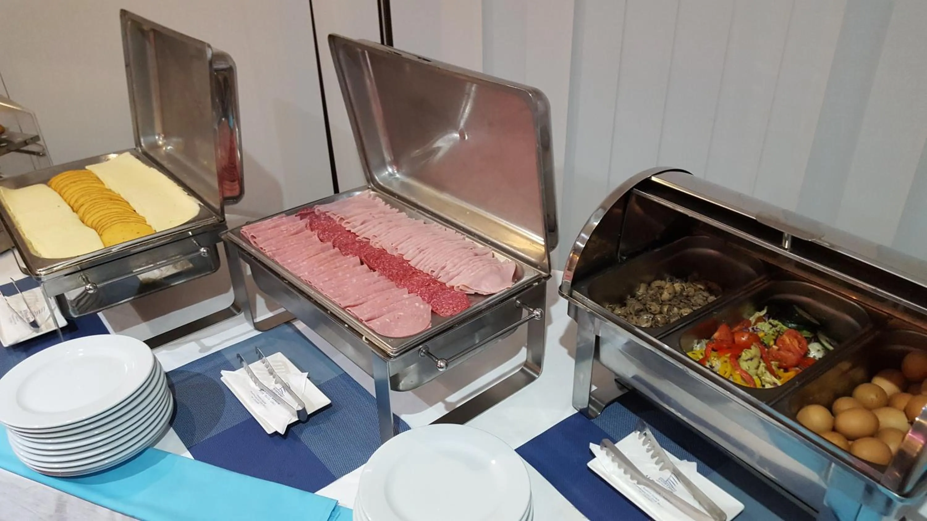 Continental breakfast in Water's Edge Hotel