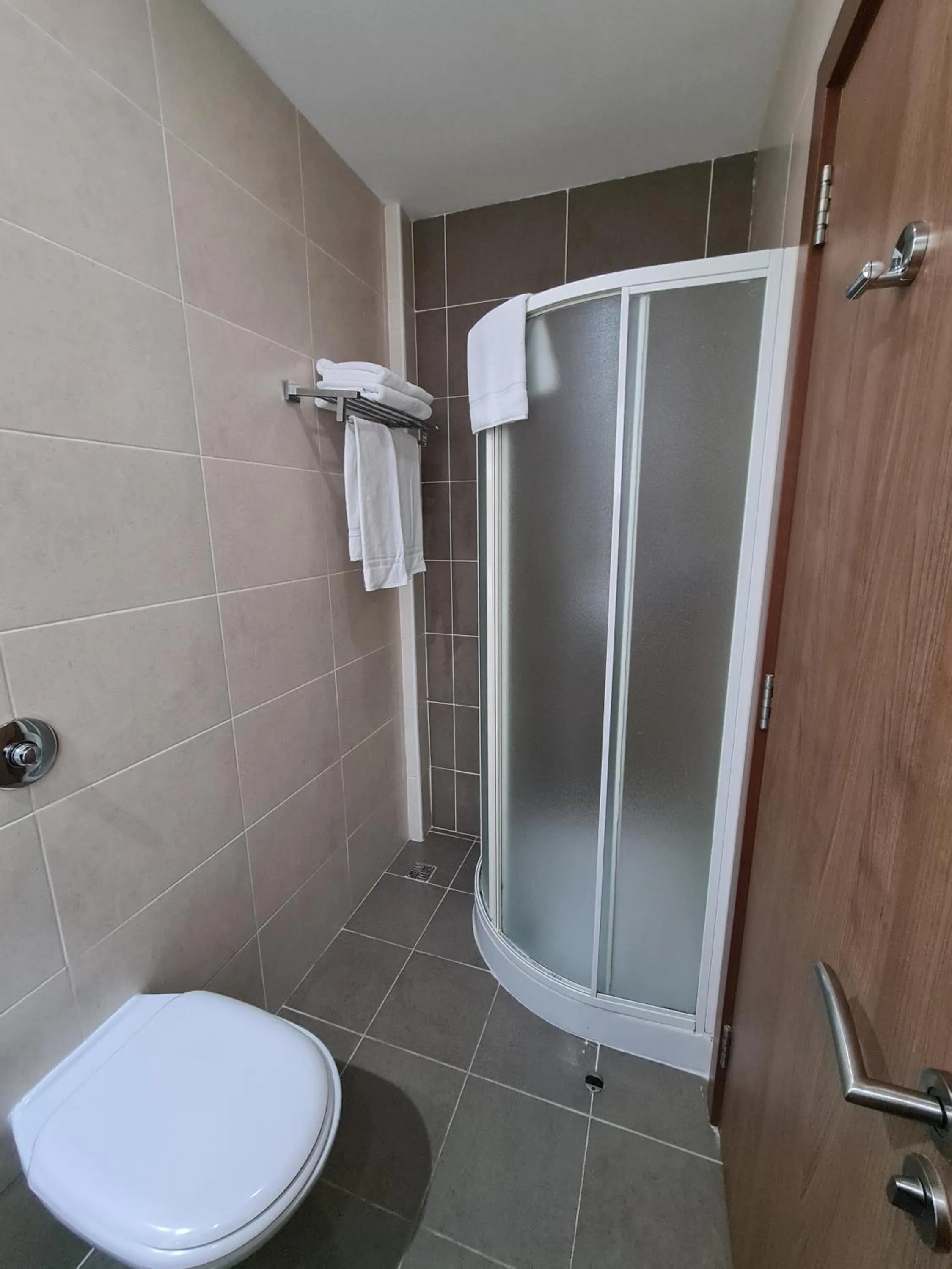 Shower in Water's Edge Hotel