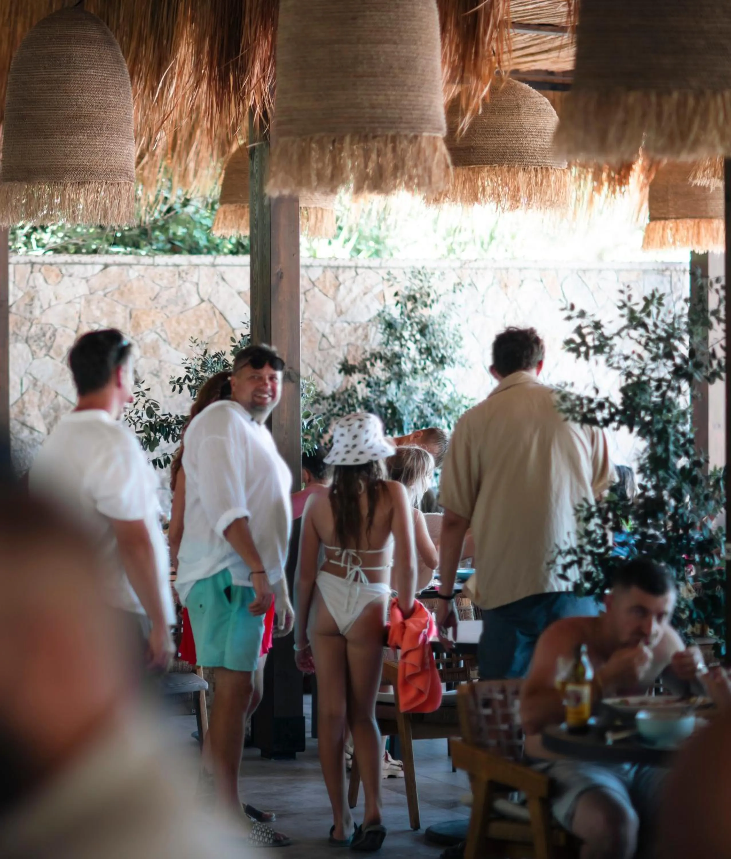 Restaurant/places to eat in Delight Hotel