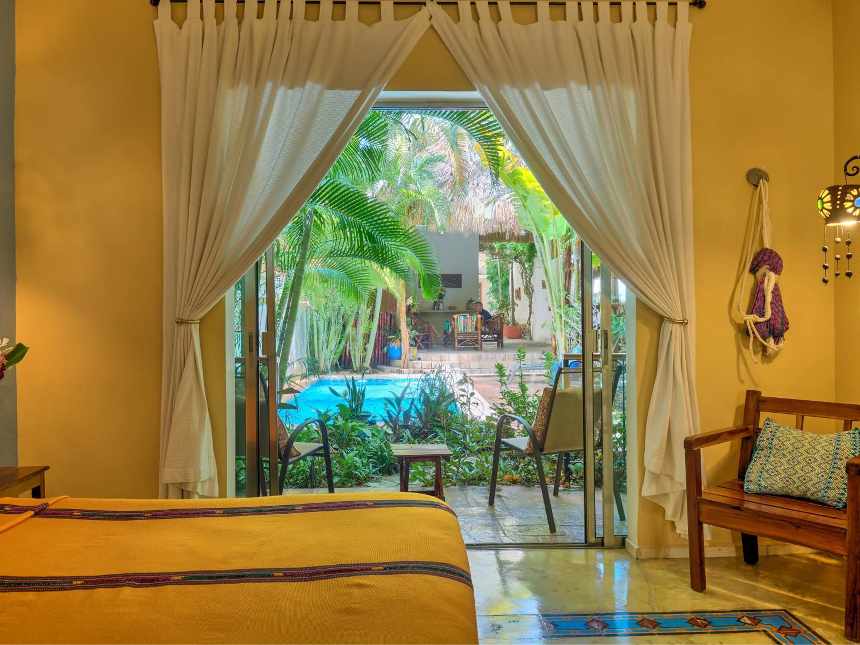 Garden view, Bed in Casa Del Maya Bed & Breakfast