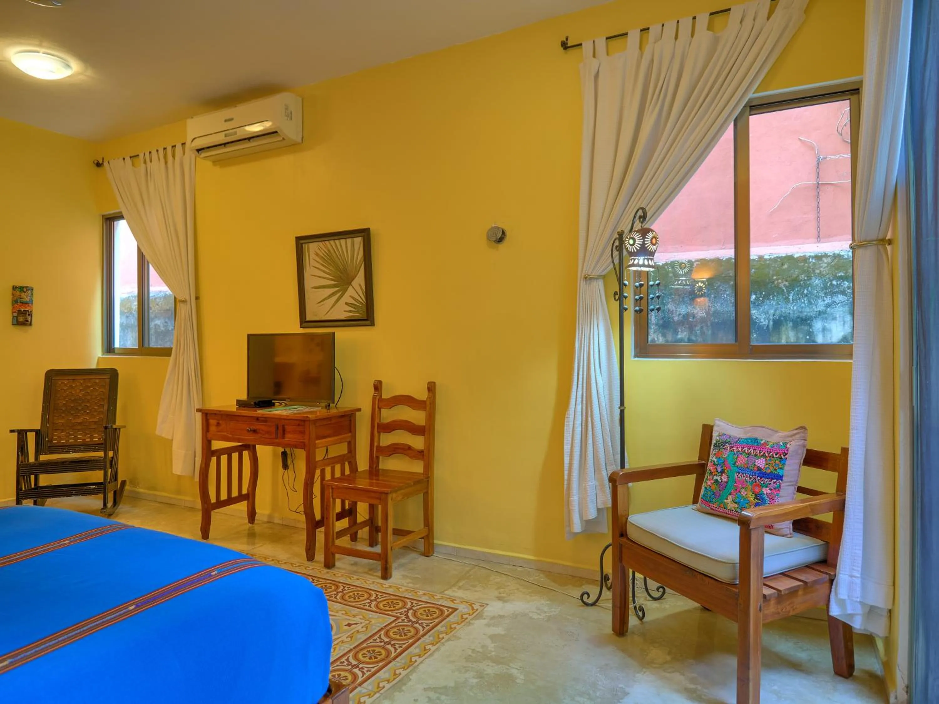 TV and multimedia in Casa Del Maya Bed & Breakfast