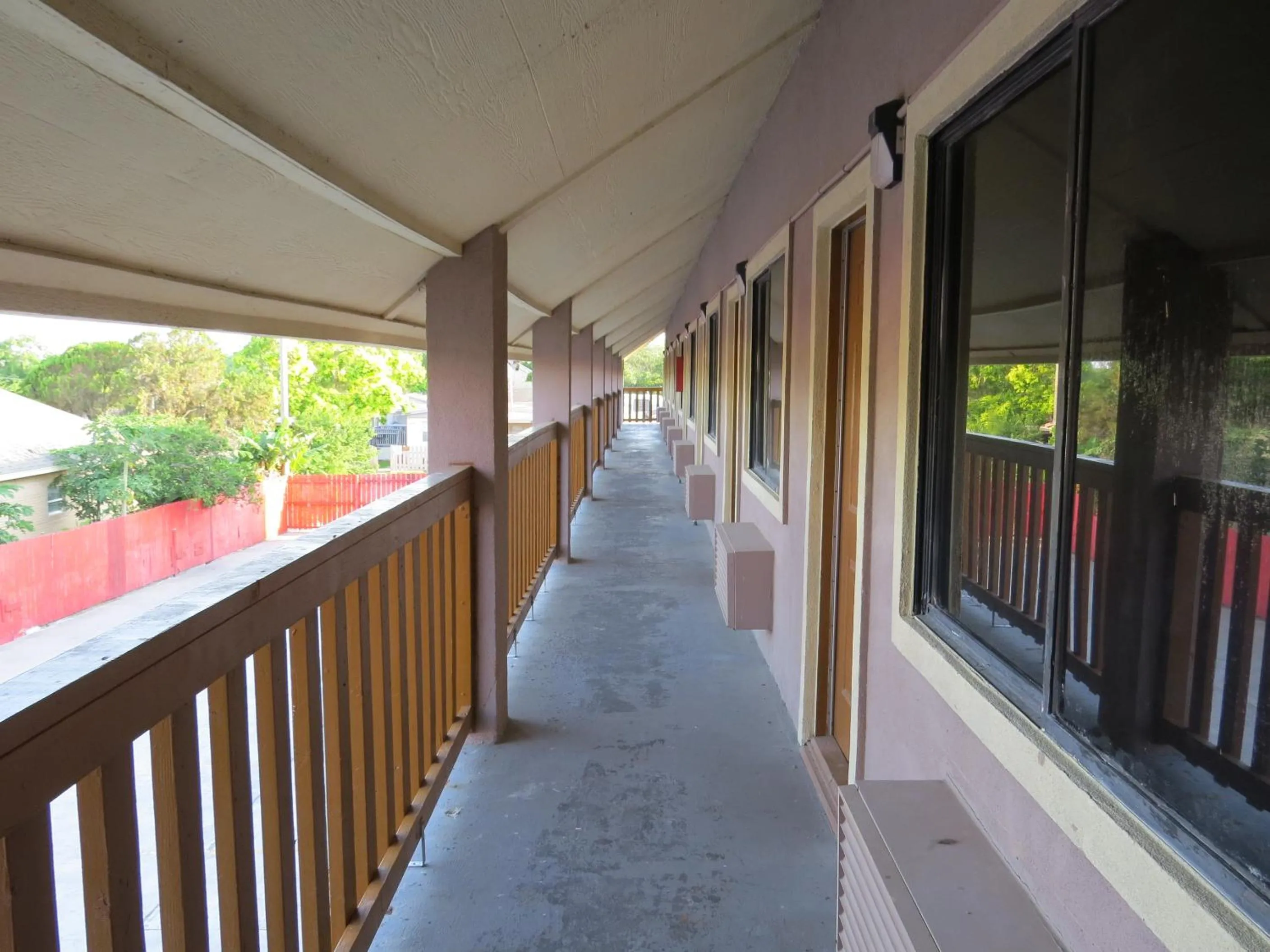 Property building in Executive Inn Laguna Vista
