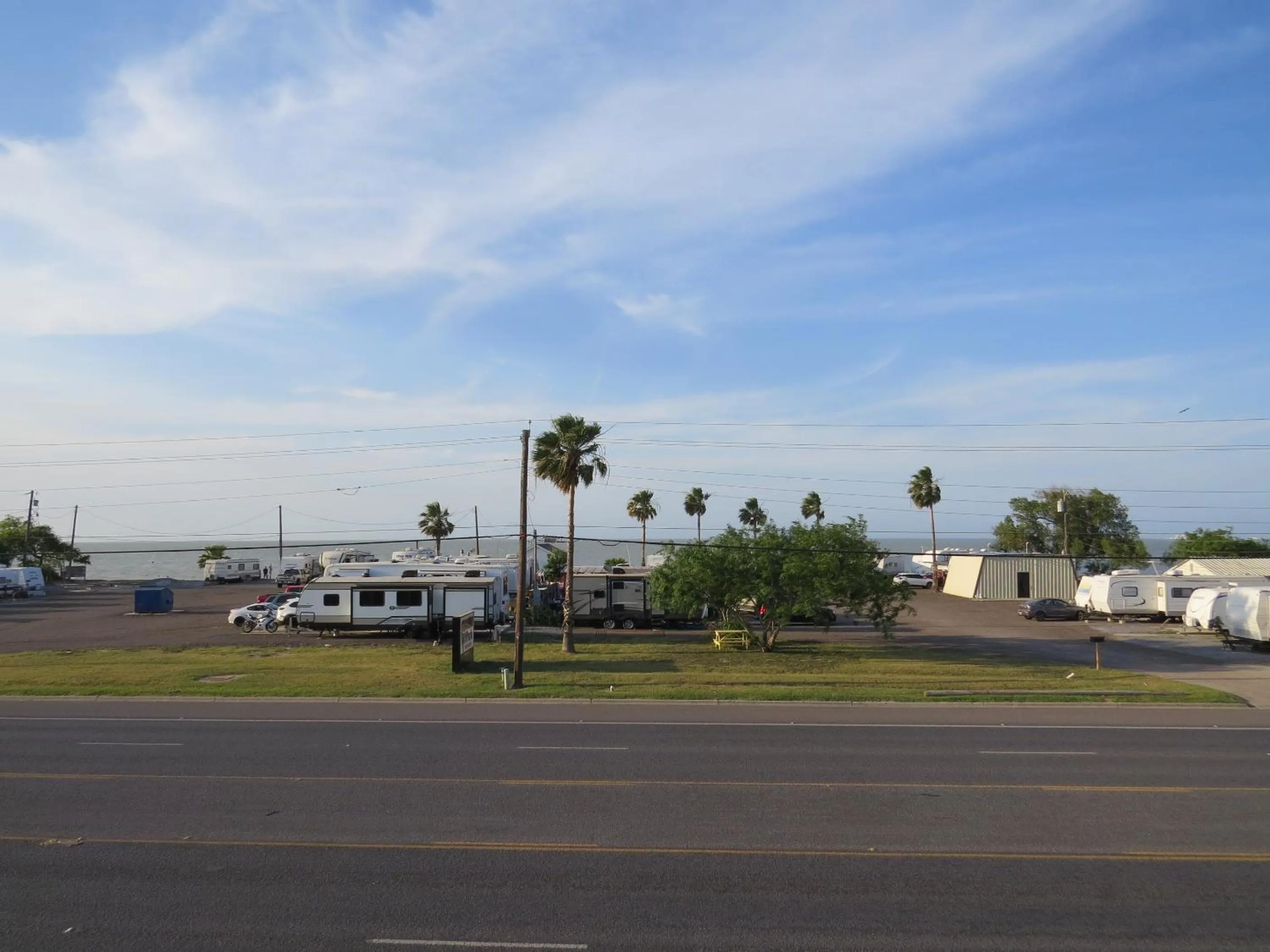 Quiet street view in Executive Inn Laguna Vista
