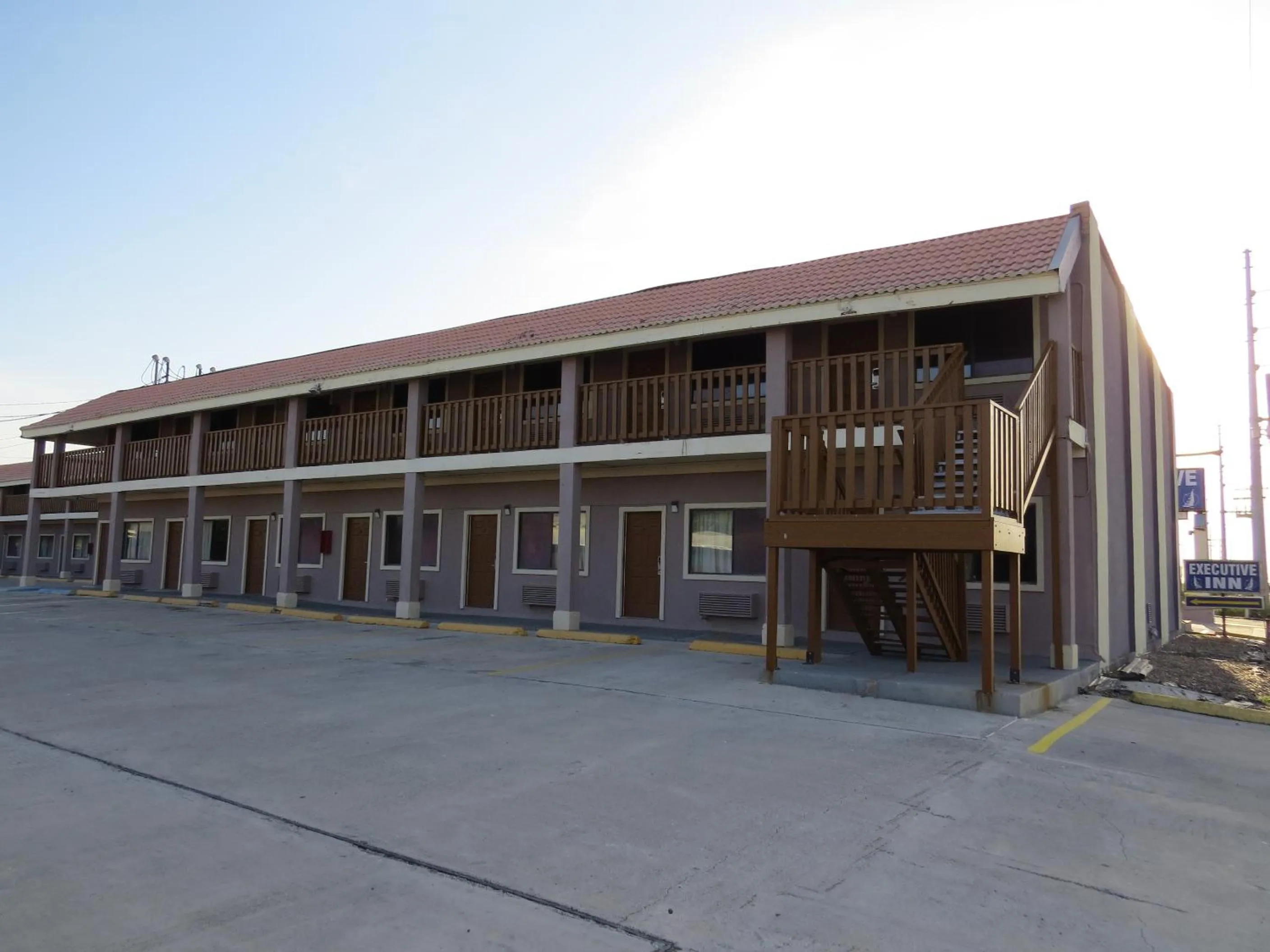 Property building in Executive Inn Laguna Vista