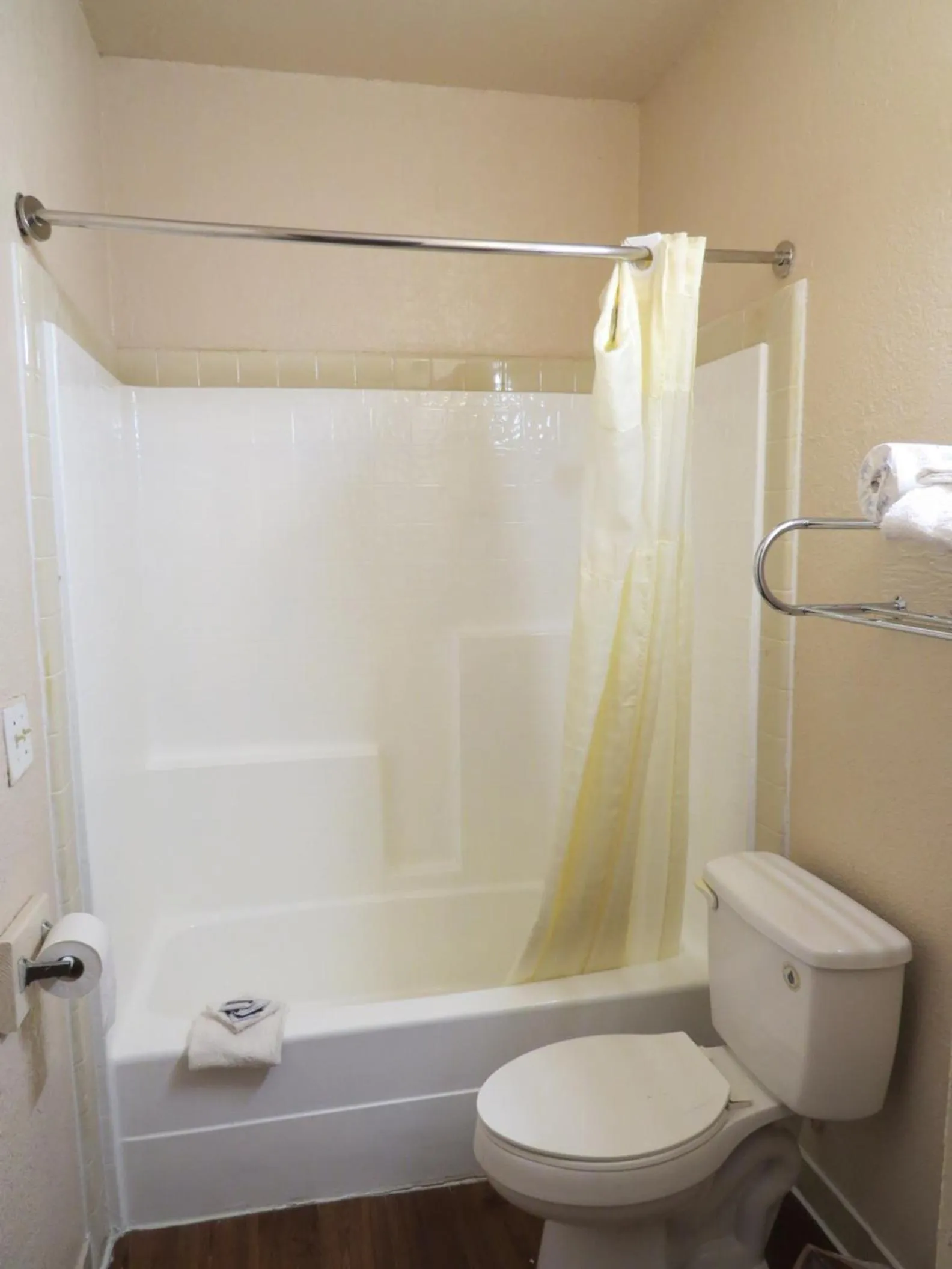 Bathroom in Executive Inn Laguna Vista