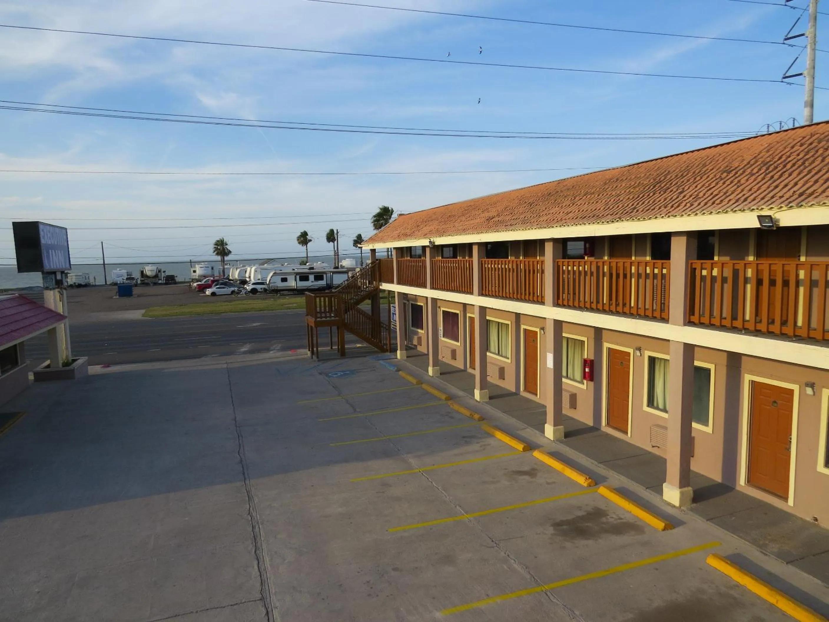 Property building in Executive Inn Laguna Vista