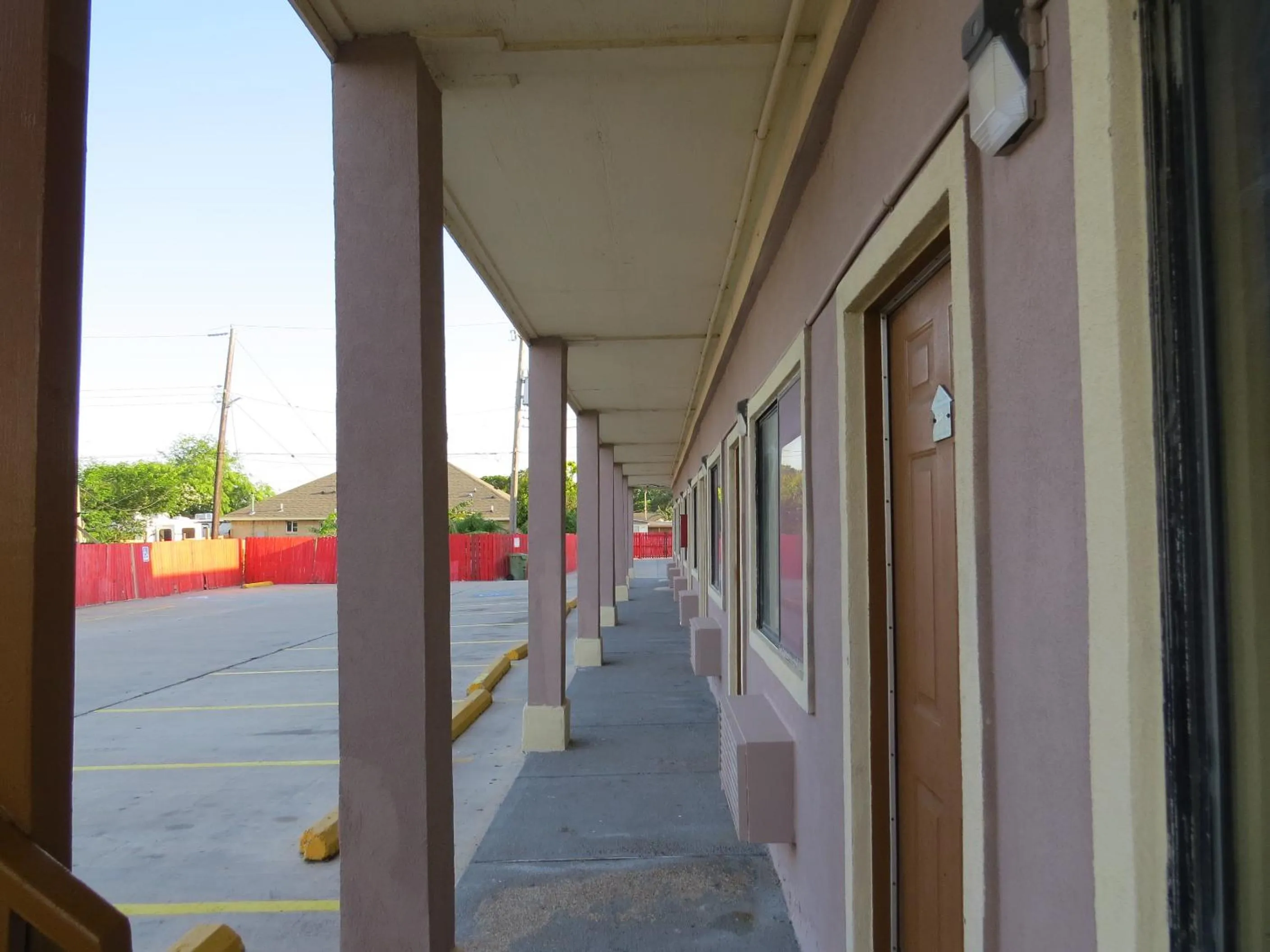 Property building in Executive Inn Laguna Vista